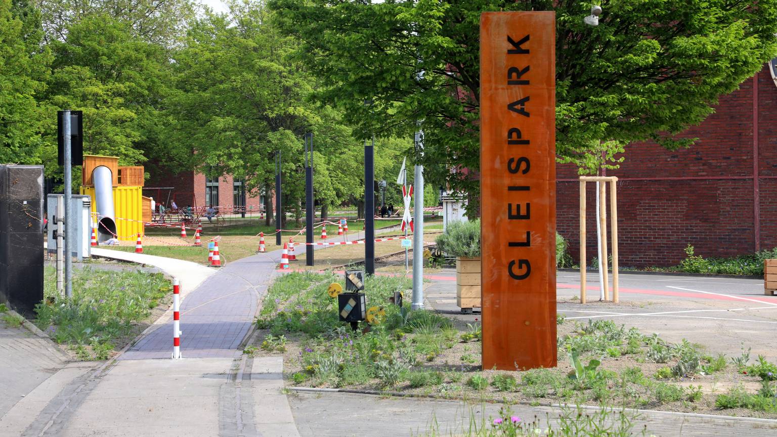 Der Eingang zum Gleispark.