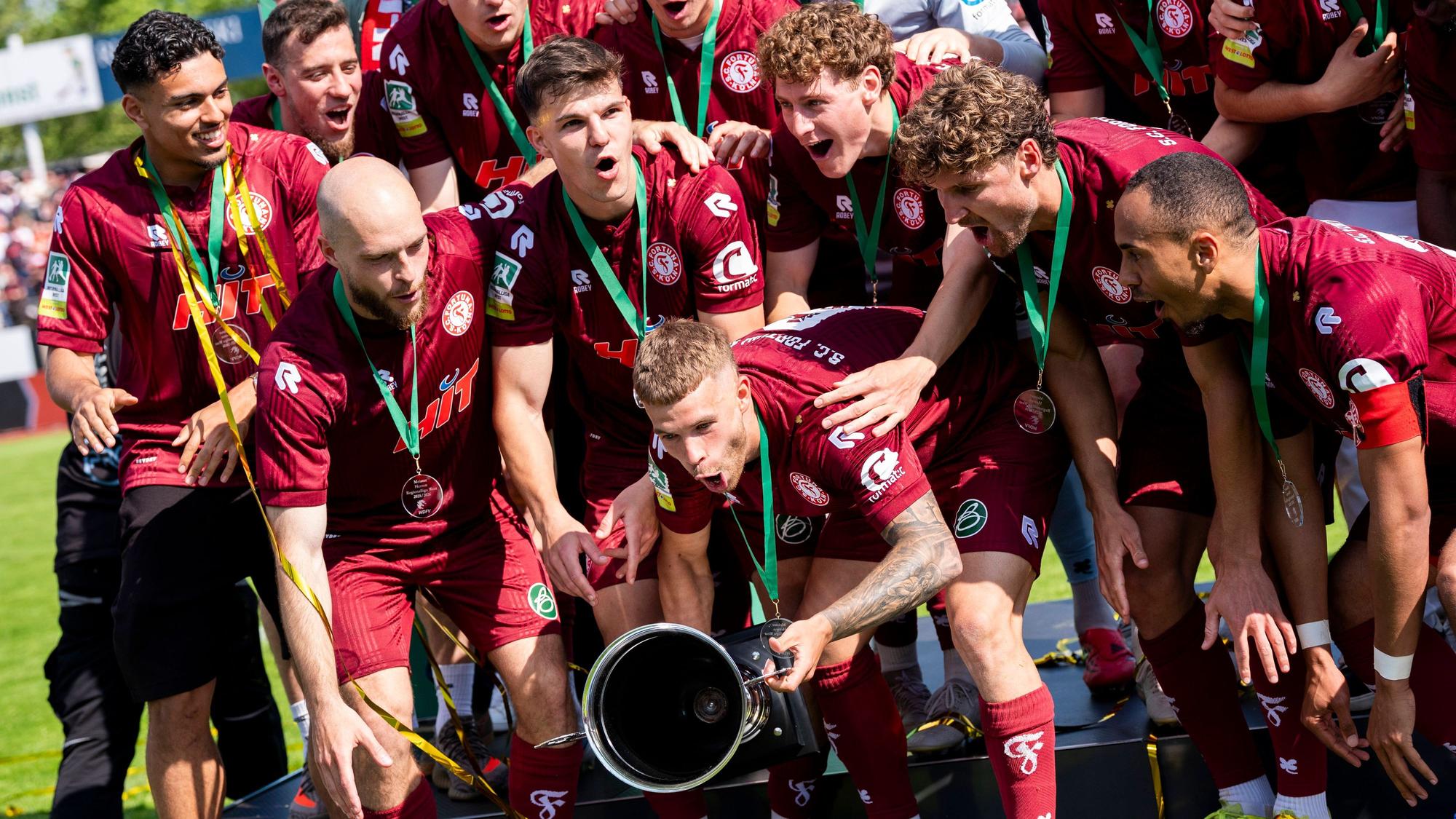 Fortuna Köln feiert den Aufstieg in die Dritte Liga