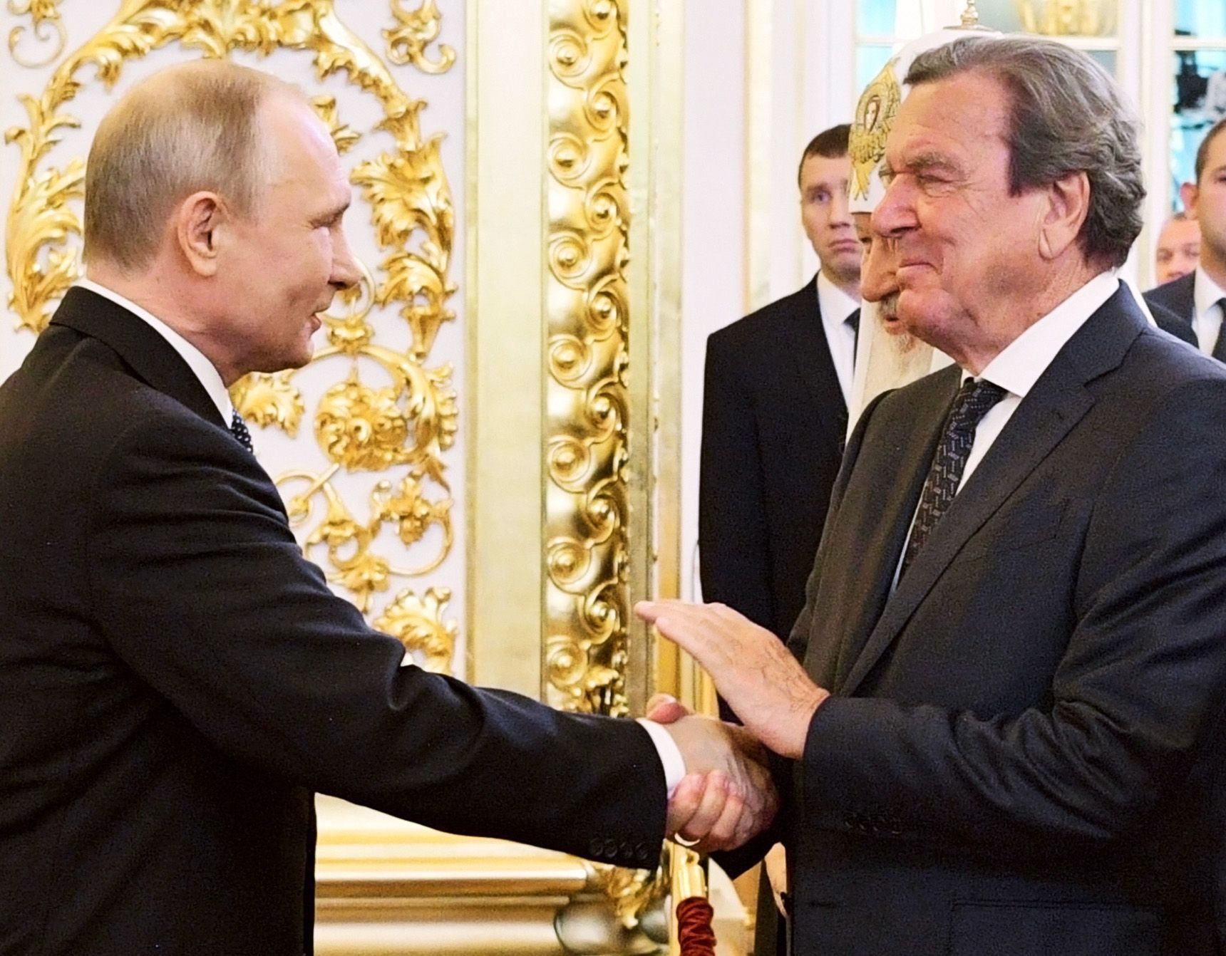 Gerhard Schröder (r.) und Wladimir Putin (l.) im Mai 2018 im Kreml