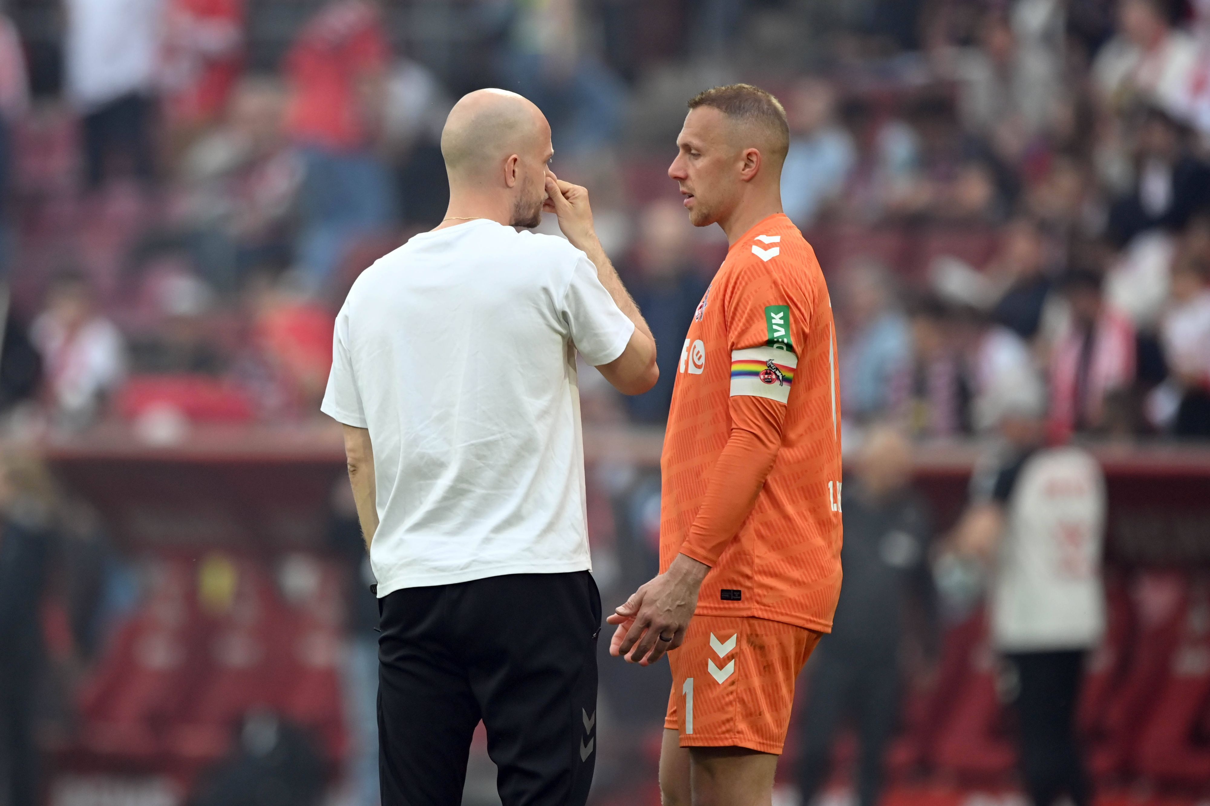 Trainer Rene WAGNER K und Torwart Marvin SCHWAEBE, Schwäbe K Enttaeuschung, enttaeuscht, Frust, niedergeschlagen, Fussball 1. Bundesliga, 33. Spieltag, matchday33, 1. FC Koeln K - 1. FC Heidenheim 1-3 am 10.05.2026 in Koeln/ Deutschland. DFL regulations prohibit any use of photographs as image sequences and/or quasi-video Â *** Coach Rene WAGNER K and goalkeeper Marvin SCHWAEBE, Schwäbe K Enttaeuschung, enttaeuscht, Frust, niedergeschlagen, Fussball 1 Bundesliga, 33 Spieltag, matchday33, 1 FC Koeln K 1 FC Heidenheim 1 3 am 10 05 2026 in Koeln Germany DFL regulations prohibit any use of photographs as image sequences and or quasi video Â