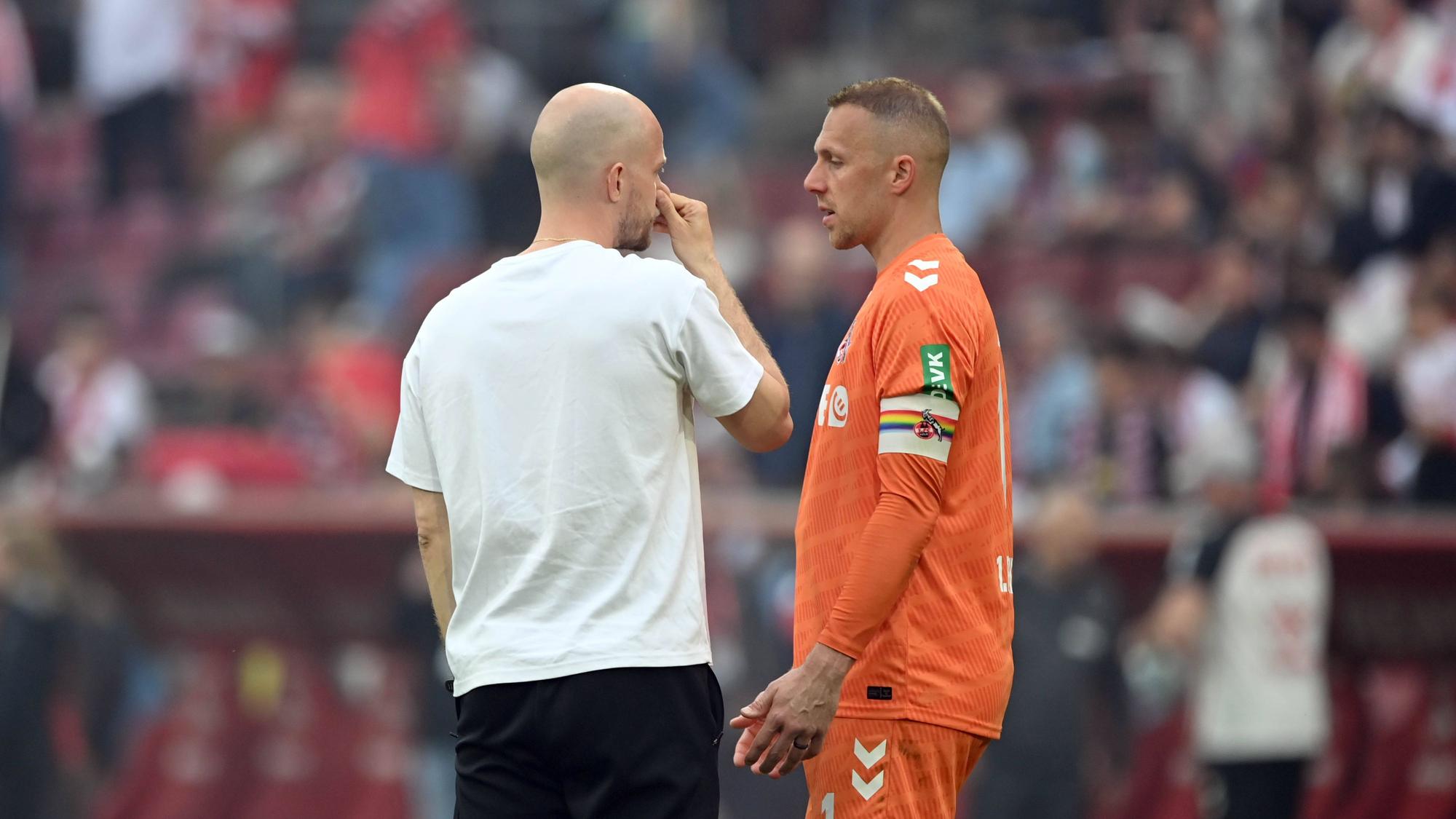 Trainer Rene WAGNER K und Torwart Marvin SCHWAEBE, Schwäbe K Enttaeuschung, enttaeuscht, Frust, niedergeschlagen, Fussball 1. Bundesliga, 33. Spieltag, matchday33, 1. FC Koeln K - 1. FC Heidenheim 1-3 am 10.05.2026 in Koeln/ Deutschland. DFL regulations prohibit any use of photographs as image sequences and/or quasi-video  *** Coach Rene WAGNER K and goalkeeper Marvin SCHWAEBE, Schwäbe K Enttaeuschung, enttaeuscht, Frust, niedergeschlagen, Fussball 1 Bundesliga, 33 Spieltag, matchday33, 1 FC Koeln K 1 FC Heidenheim 1 3 am 10 05 2026 in Koeln Germany DFL regulations prohibit any use of photographs as image sequences and or quasi video Â