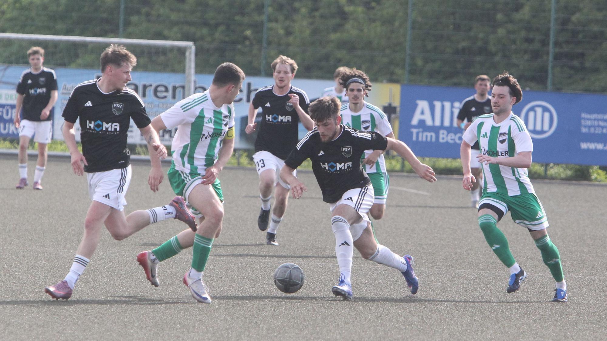 Dreifach-Torschütze für den FSV: Kjell Simnonia (am Ball).