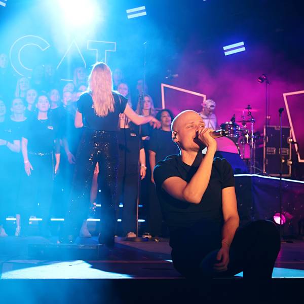 9. Mai 2026: Die Veedelperlen performten im Tanzbrunnen zusammen mit Oliver Niesen die Songs „Et jitt kei Wood“ und „Kumm loss mer fiere“.