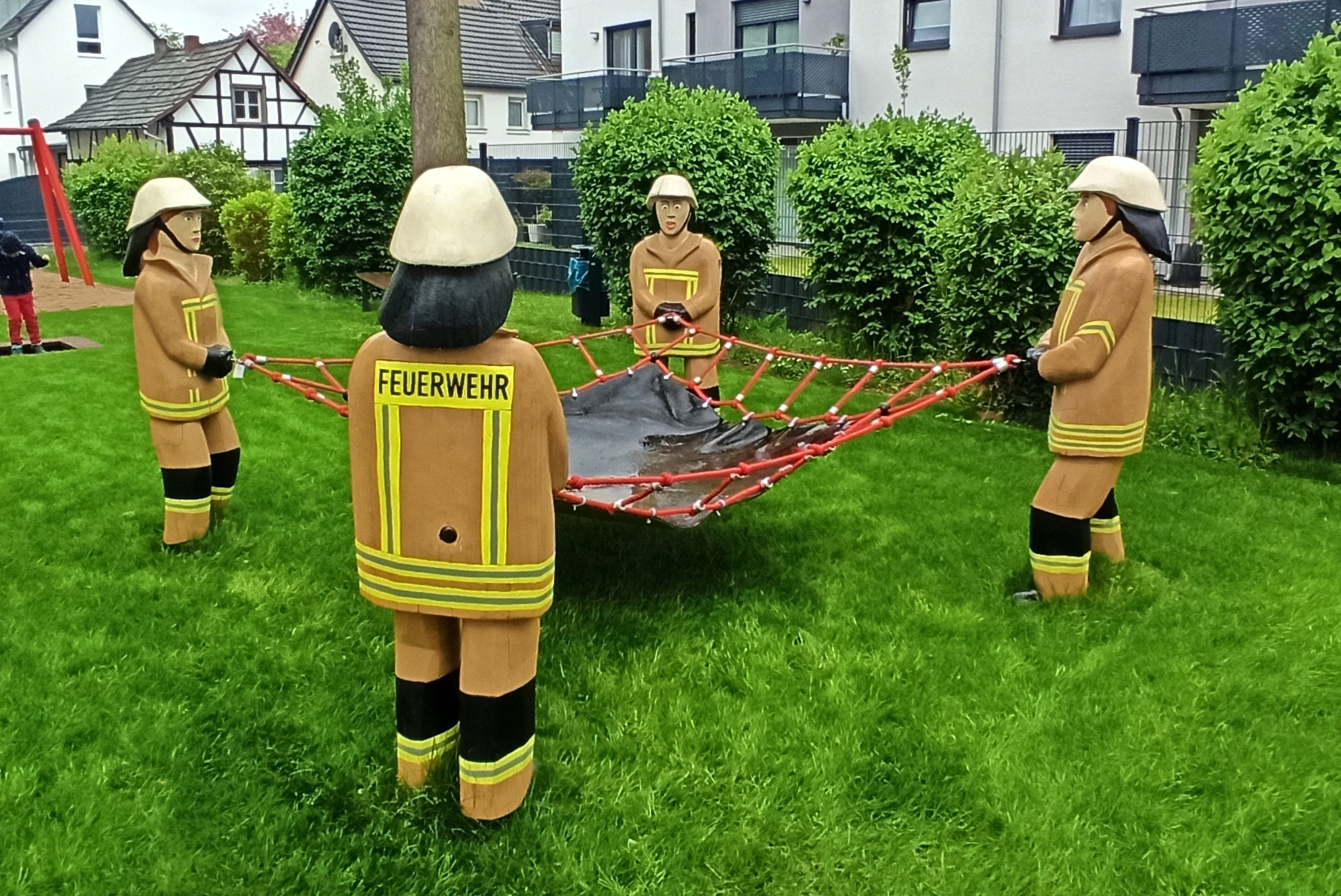 Beliebt: ein einem Sprungtuch nachempfundenes Trampolin und ein Klettergerüst.