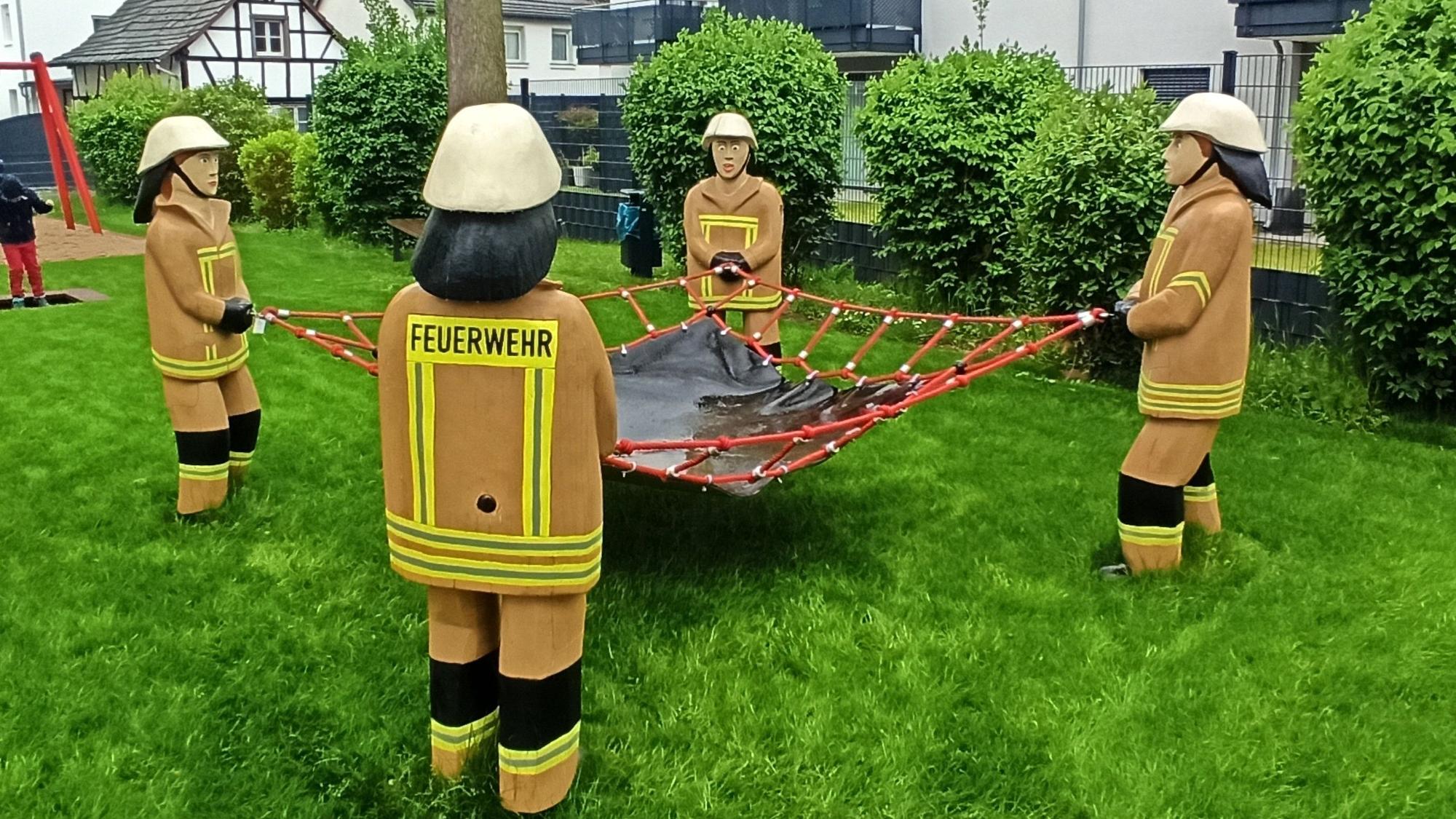 Beliebt: ein einem Sprungtuch nachempfundenes Trampolin und ein Klettergerüst.