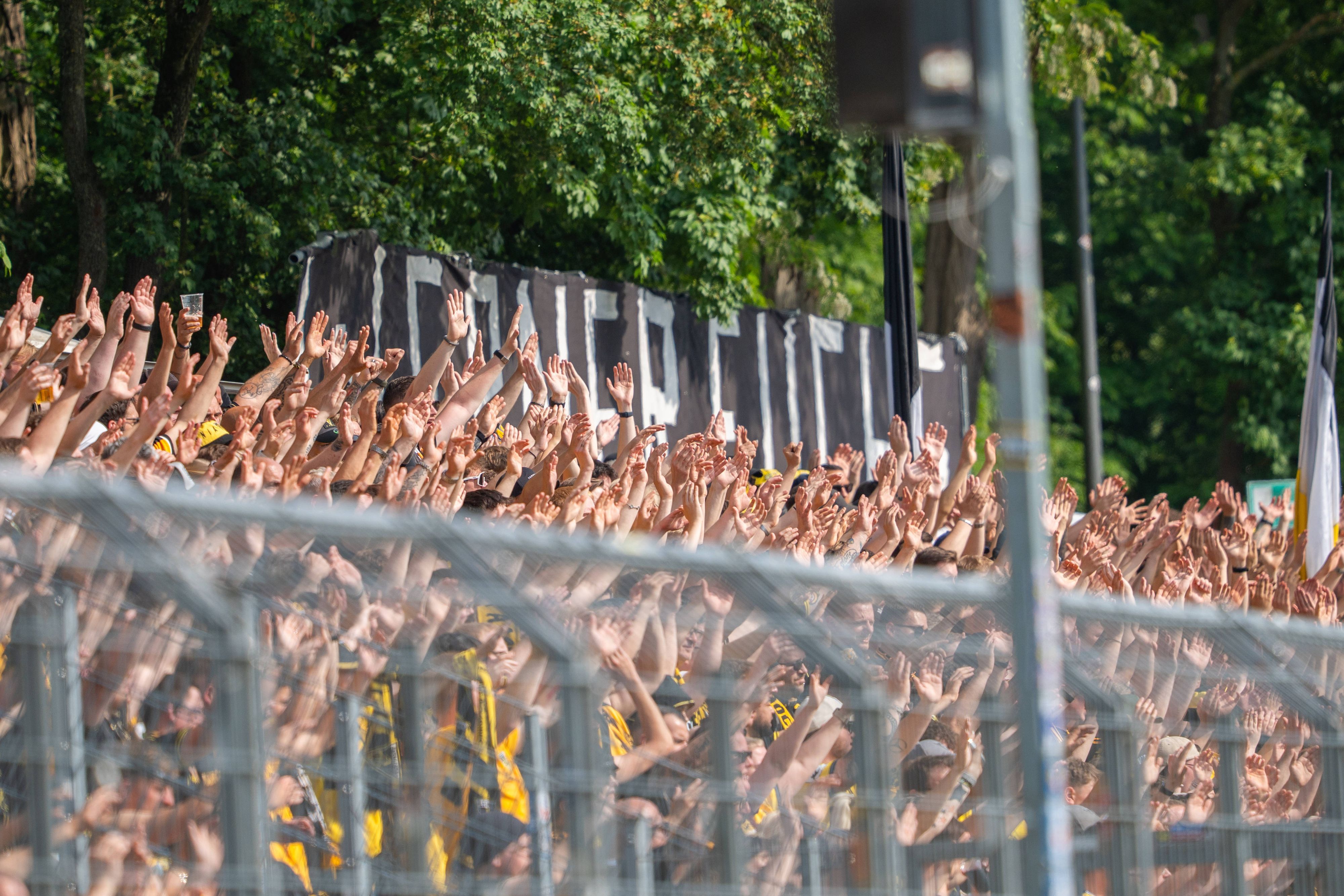 Aachener Fans im Sportpark Höhenberg.