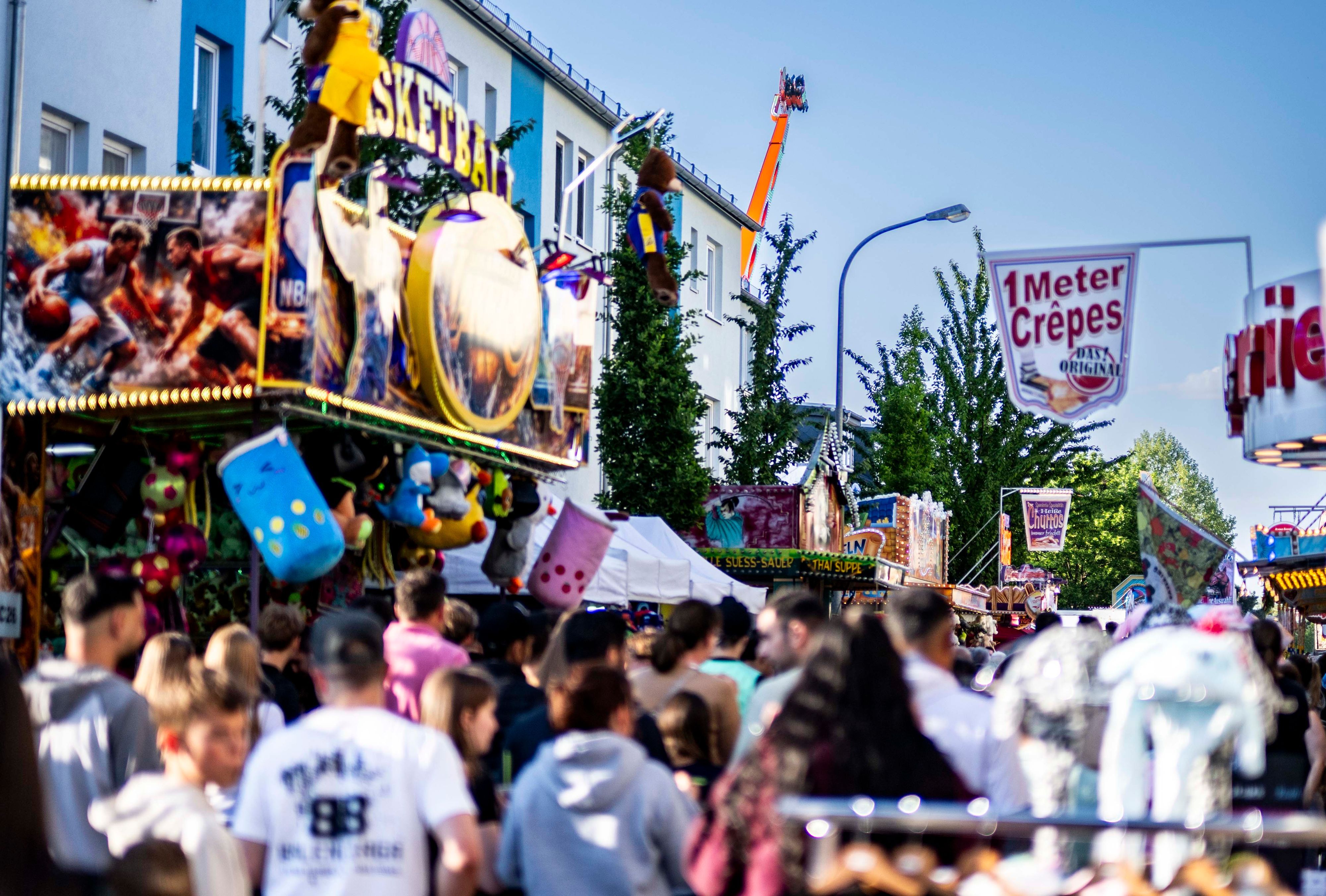 Das Bild zeigt einen Blick auf die Euskirchener Kirmes.