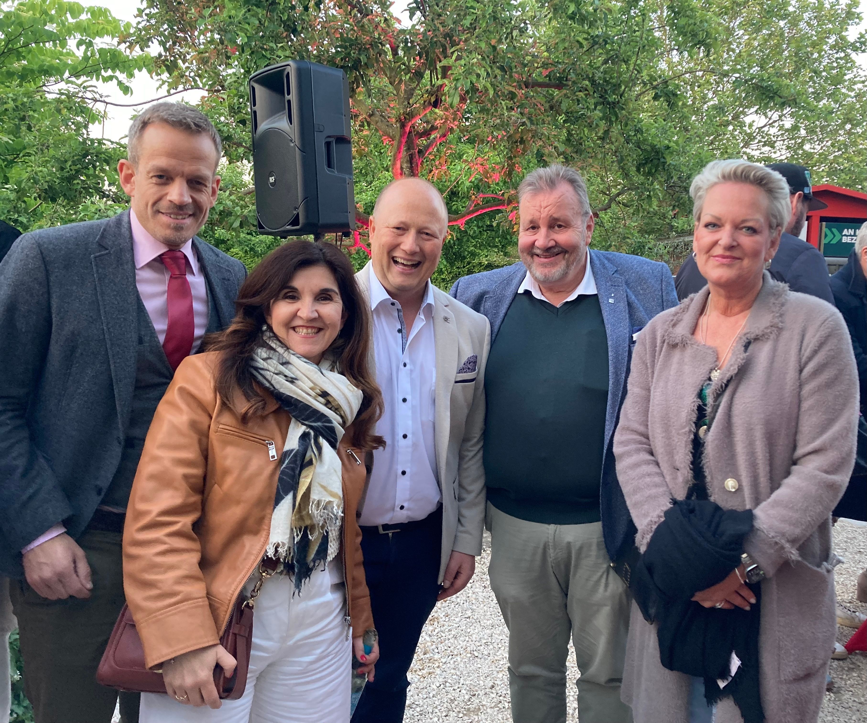 Gäste und Gastgeber: Politiker Andreas Bohl, Teresa de Bellis-Olinger (stellvertretende Kölner Bürgermeisterin), Gastgeber Peter Zens und Fritz Kehmeier vom First Diamonds Gourmet Club mit Ehefrau Margot (v.l.).