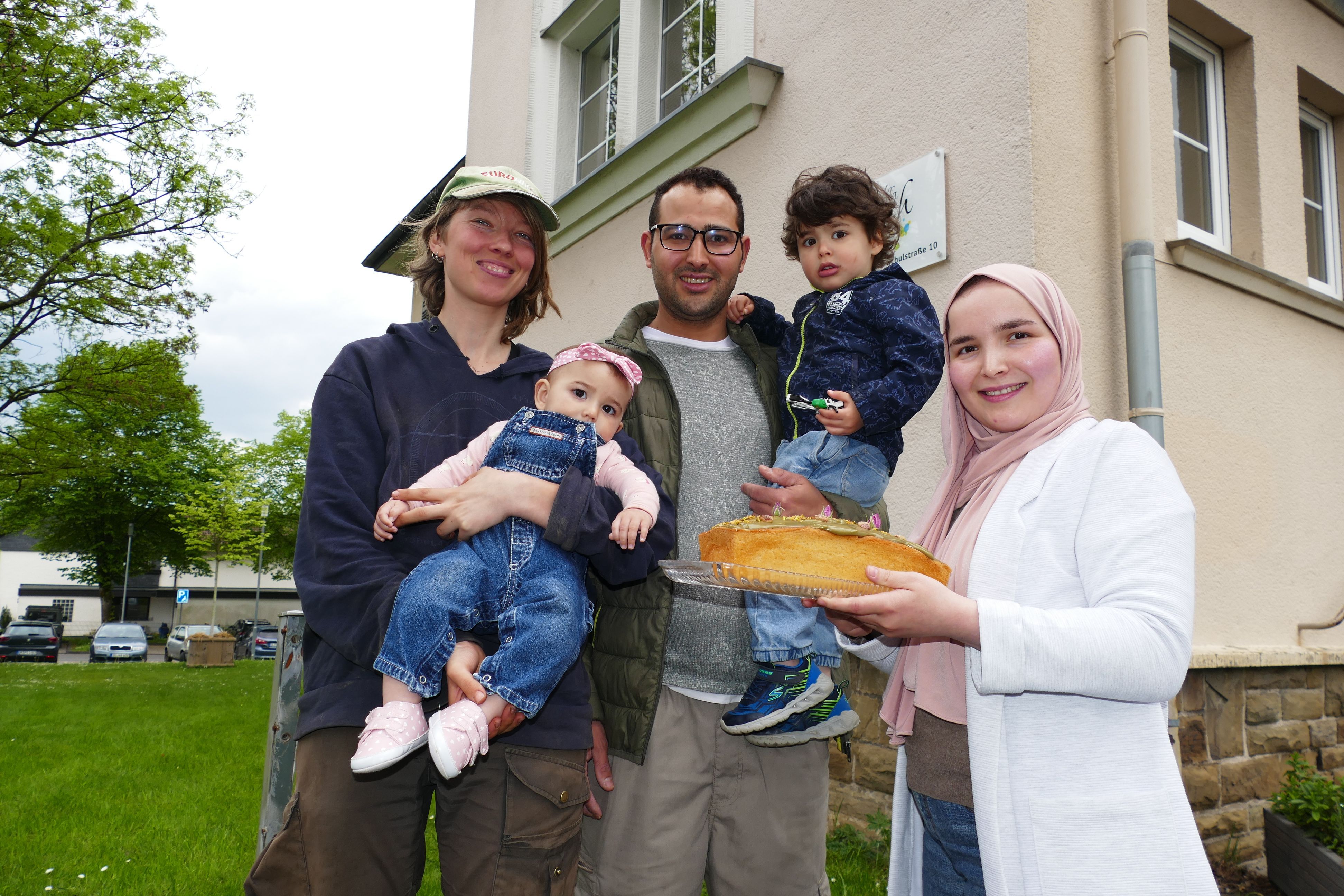 Naima Farhane und Ali Hadri sind mit ihren Kindern Aischa und Alaa oft in der Villa Much, wo sie auf ihre Freundin Amayi Breuer (links) treffen.