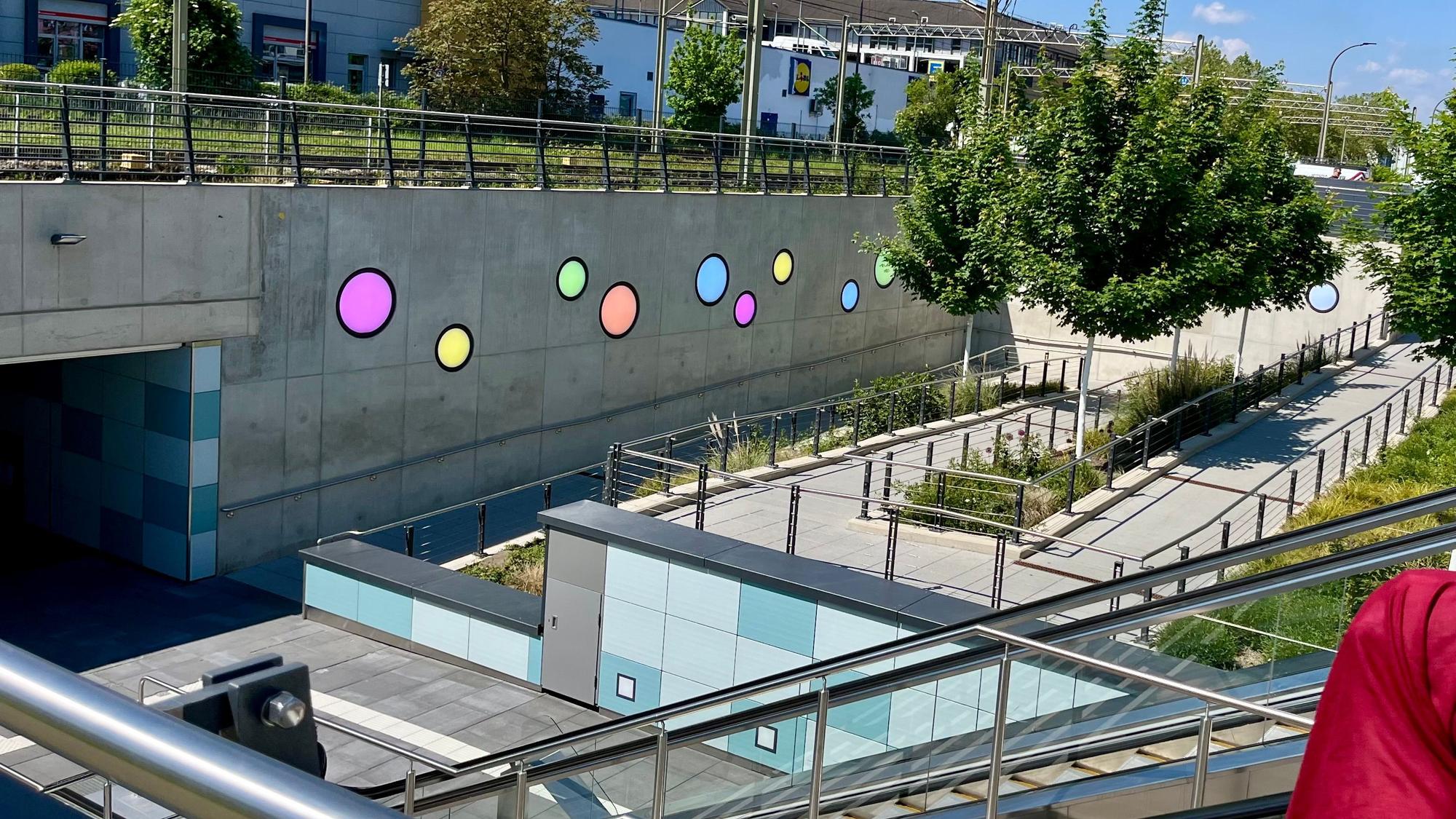 Die Personenunterführung in Mitte wurde mit neuen Rampen und Rolltreppen ausgestattet.
