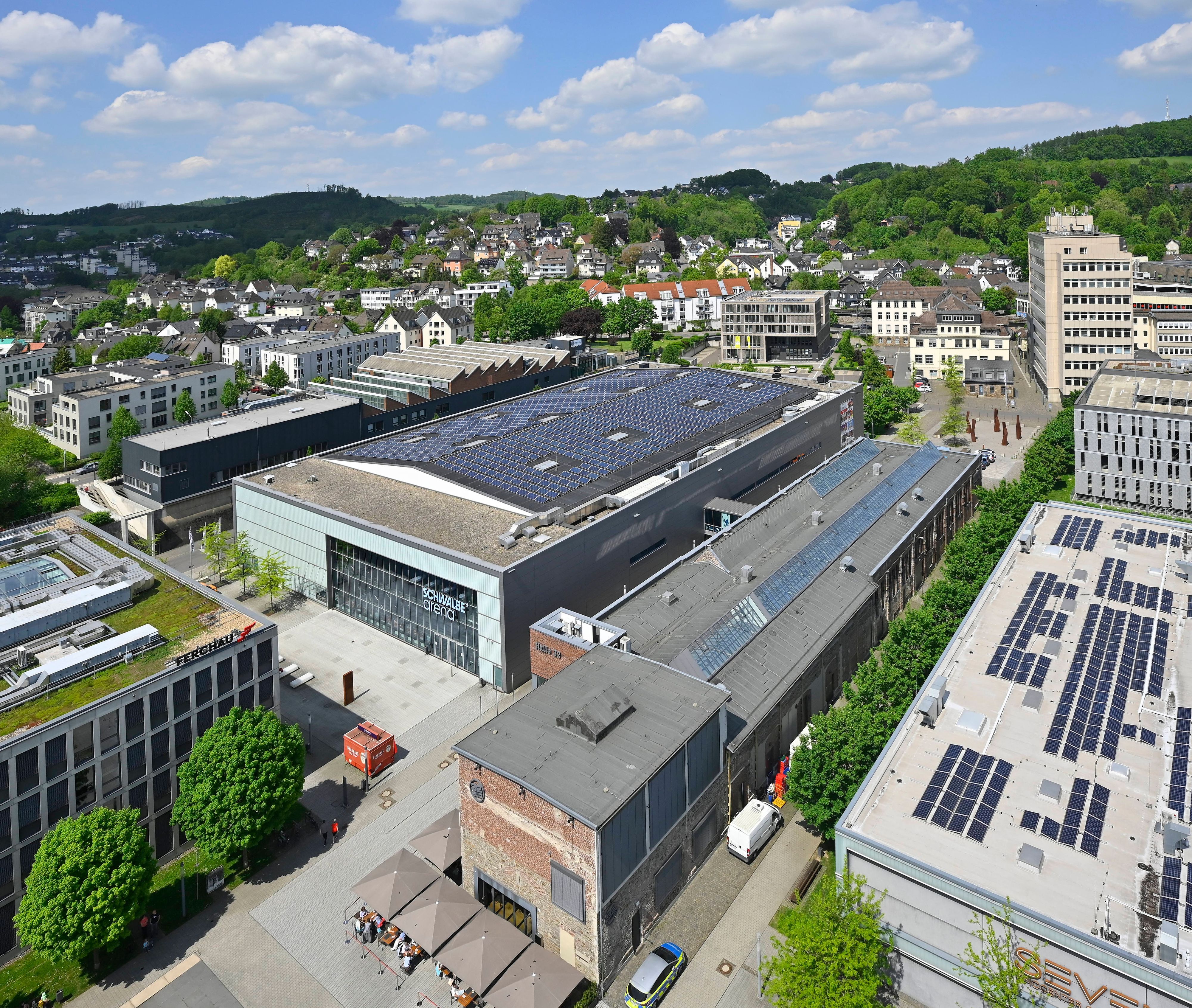 Zu sehen ist die Schwalbe-Arena aus der Luft aufgenommen.