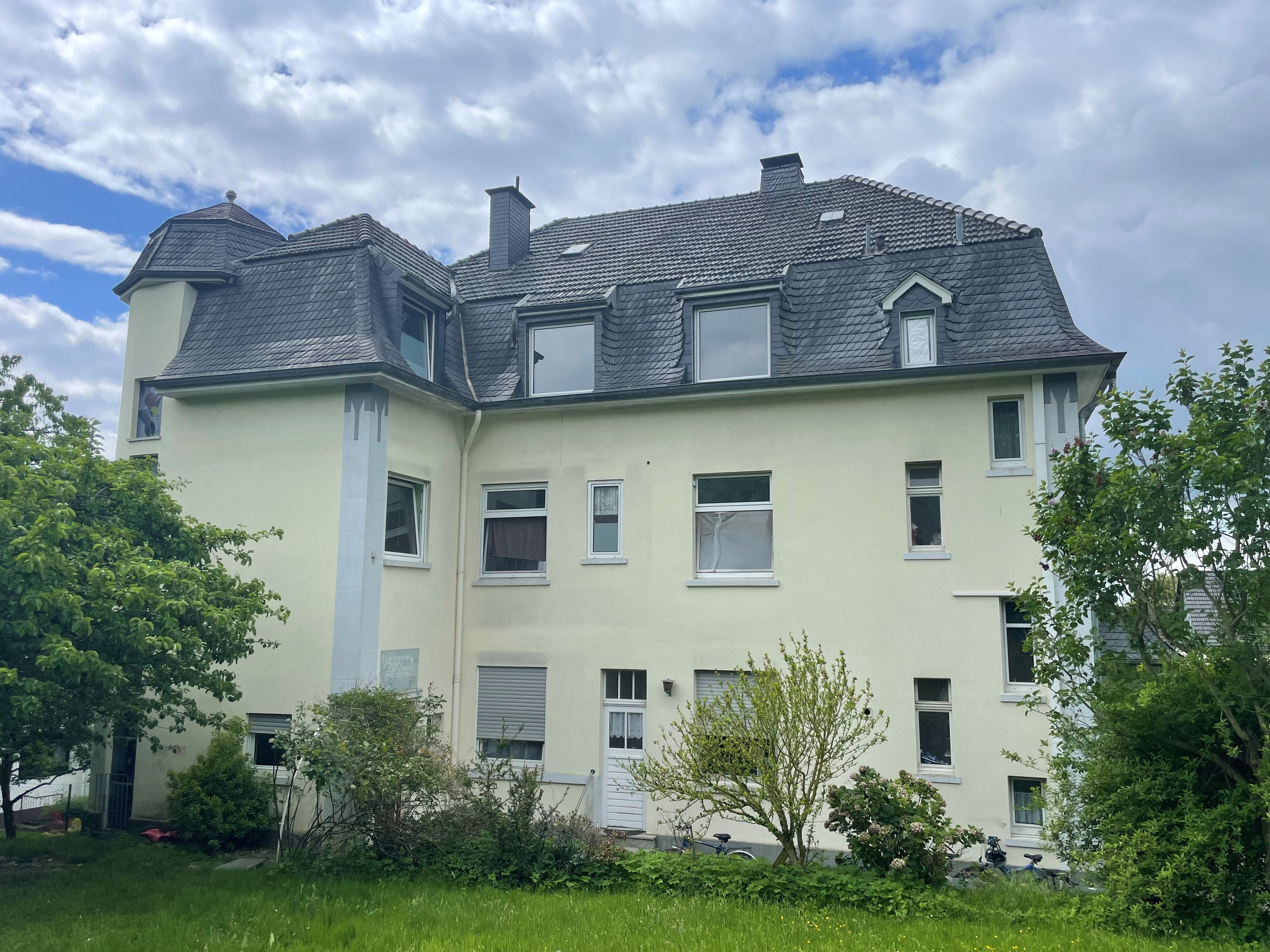 Die Gespräche mit den Eigentümern zum Kauf der derzeit als Geflüchtetenunterkunft genutzten Immobilie an der Schützenstraße beginnen.