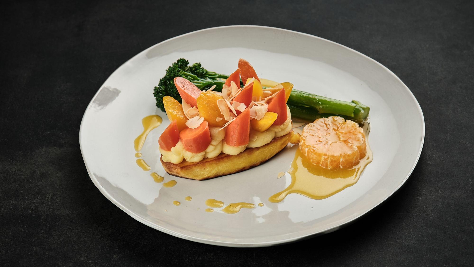 Kartoffeln und Möhren, wilder Brokkoli, Mandarine