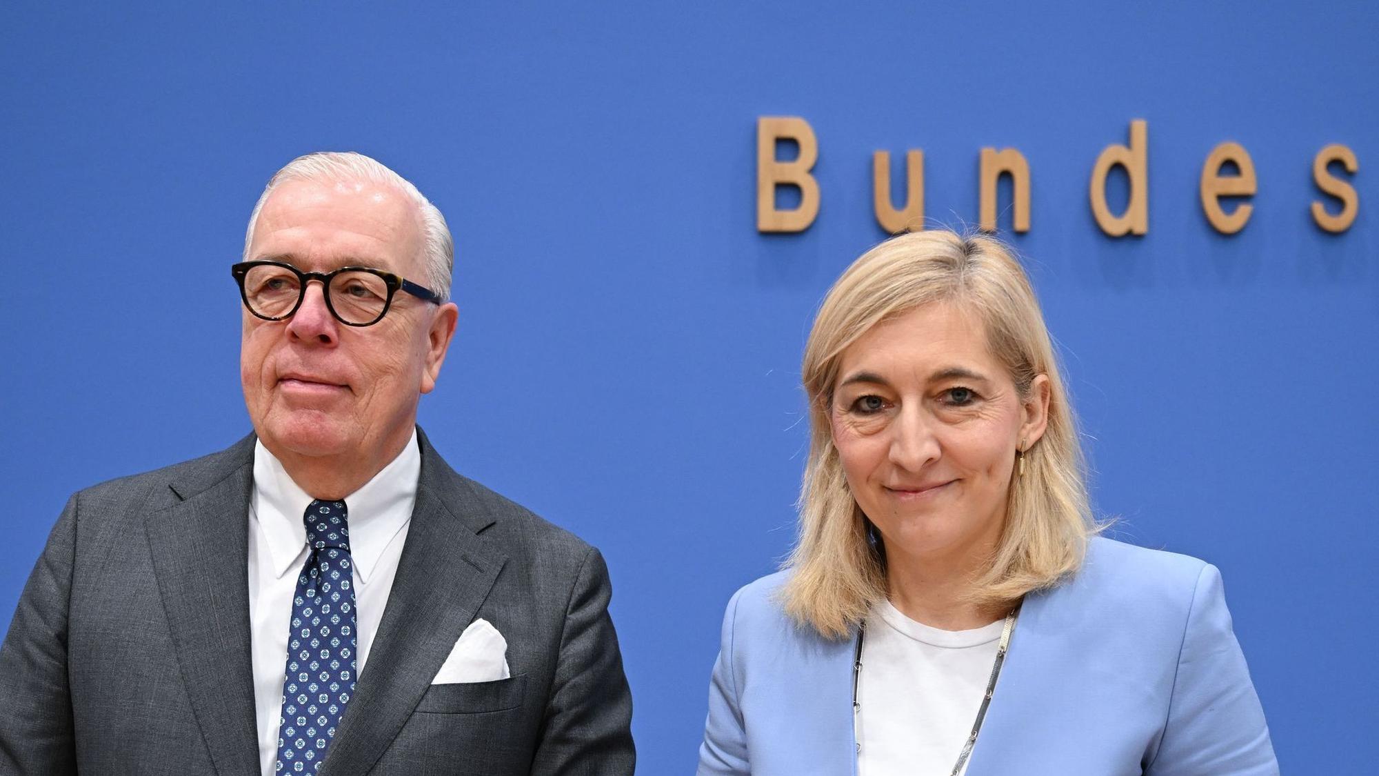 Ärztepräsident Reinhardt und Ministerin Warken