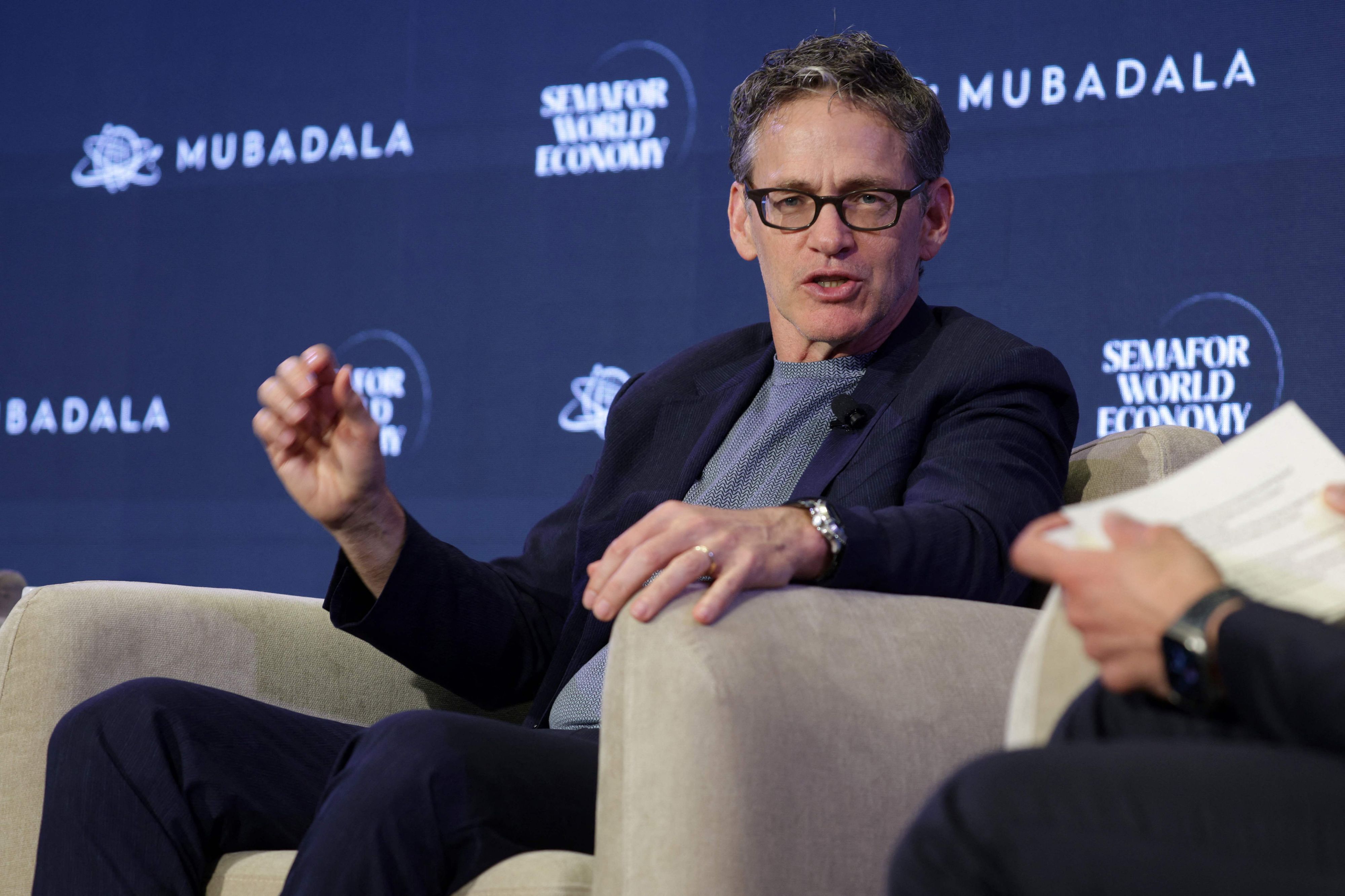 Bayer-CEO Bill Anderson spricht auf dem Semafor World Economy 2026 summit in Washington.