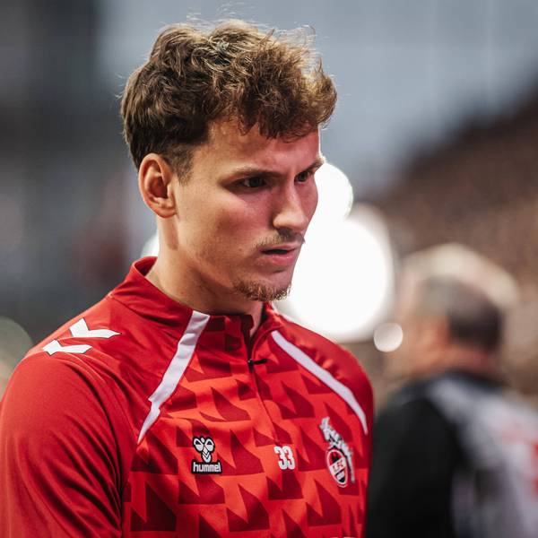Rav van den Berg mit düsterer Miene.