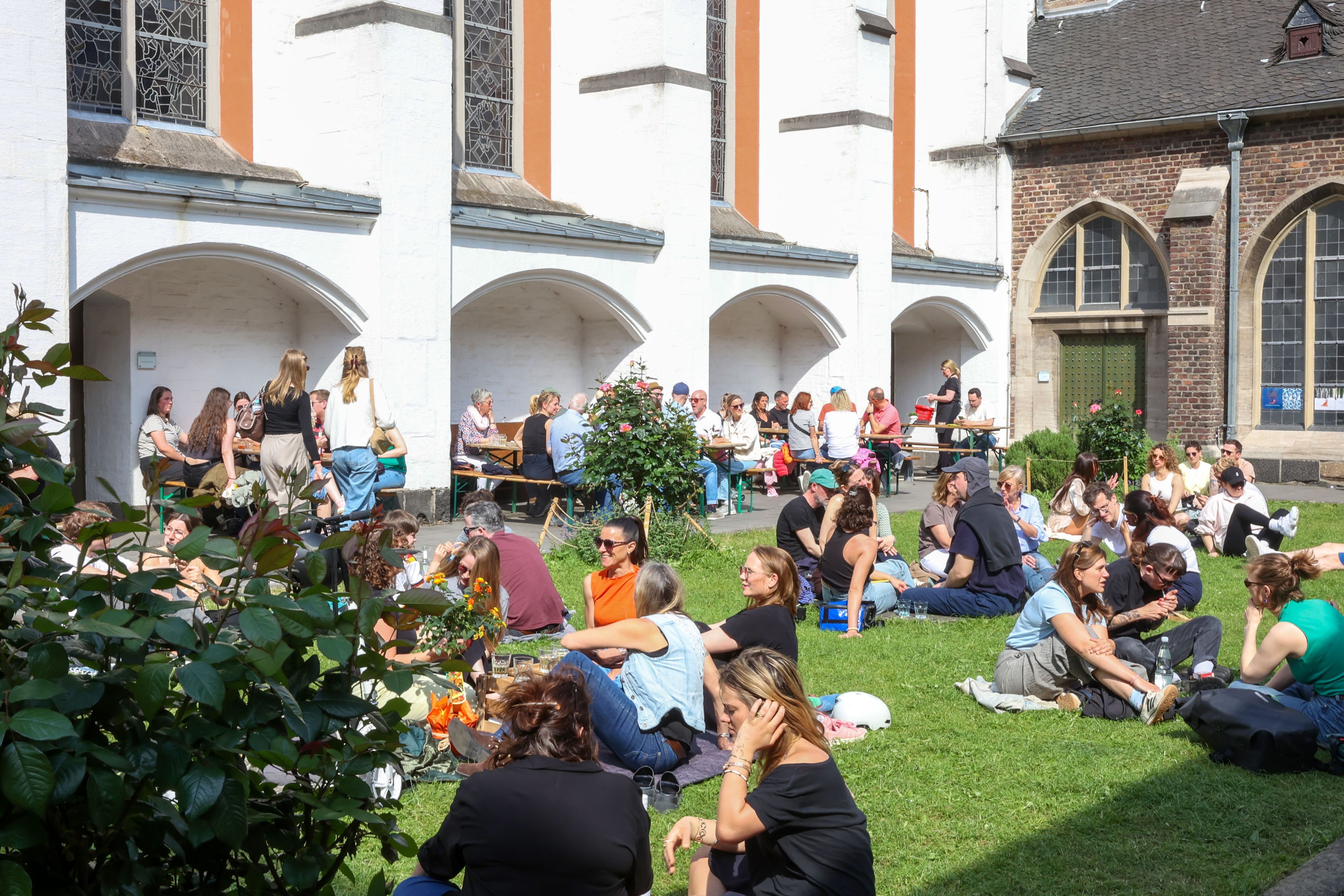 Der „Kleinste Weingarten“ findet im Innenhof der Kartäuserkirche an der Kartäusergasse statt.