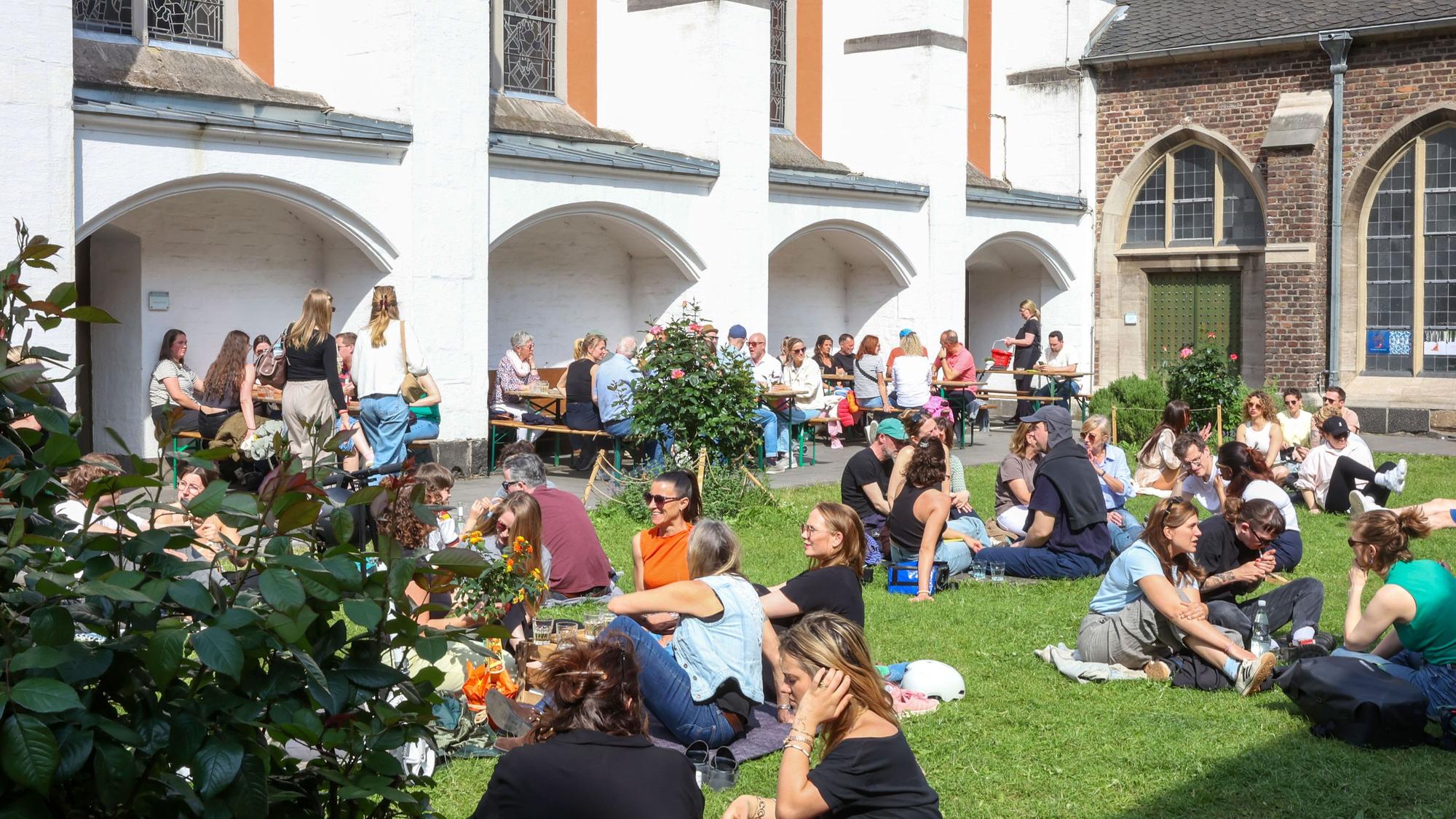 Der „Kleinste Weingarten“ findet im Innenhof der Kartäuserkirche an der Kartäusergasse statt.
