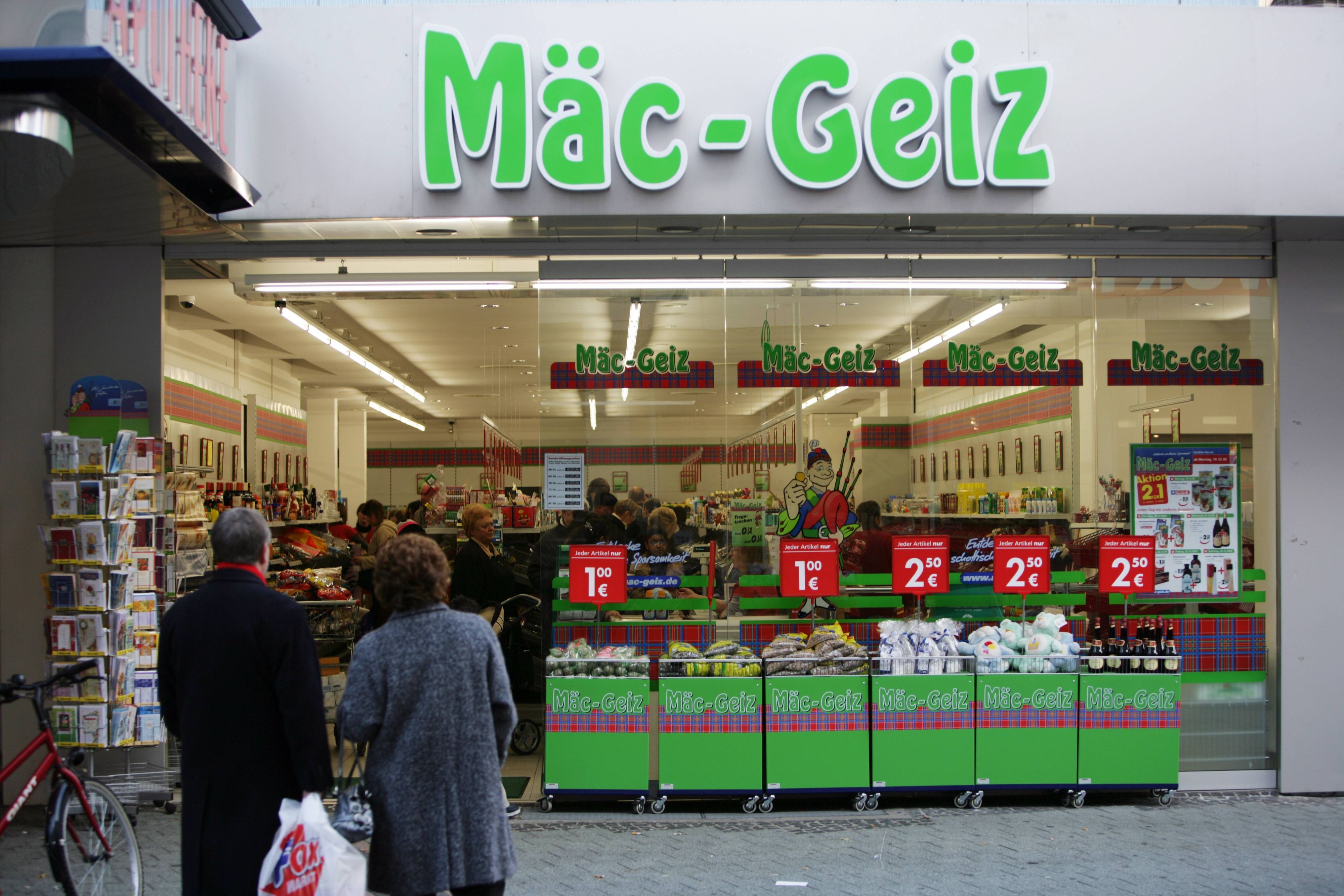 Geschäft mit Kunden und verschiedenen Produkten