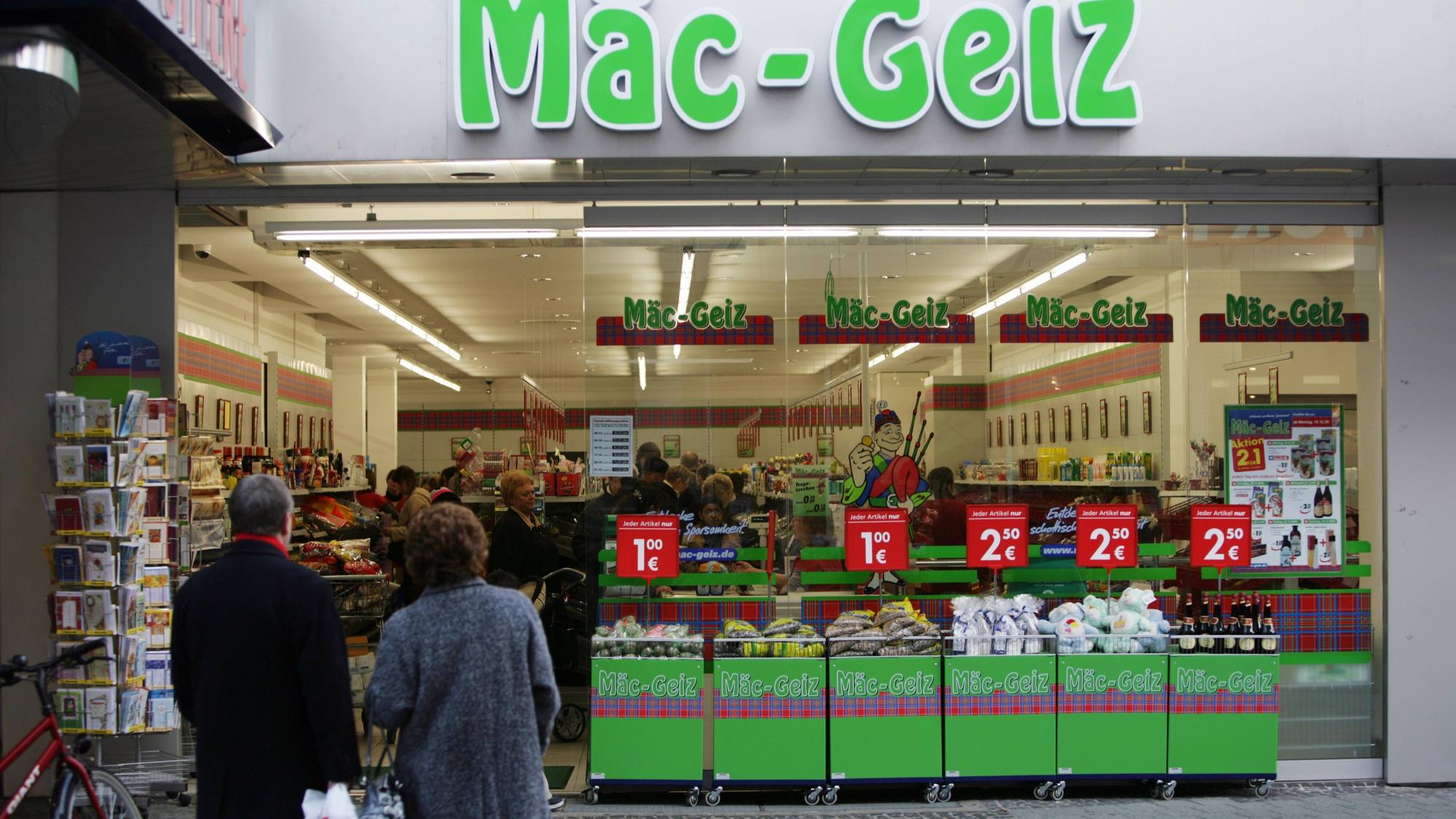 Geschäft mit Kunden und verschiedenen Produkten