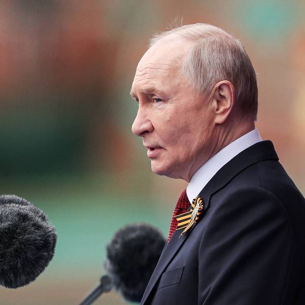 Kremlchef Wladimir Putin am Mikro.