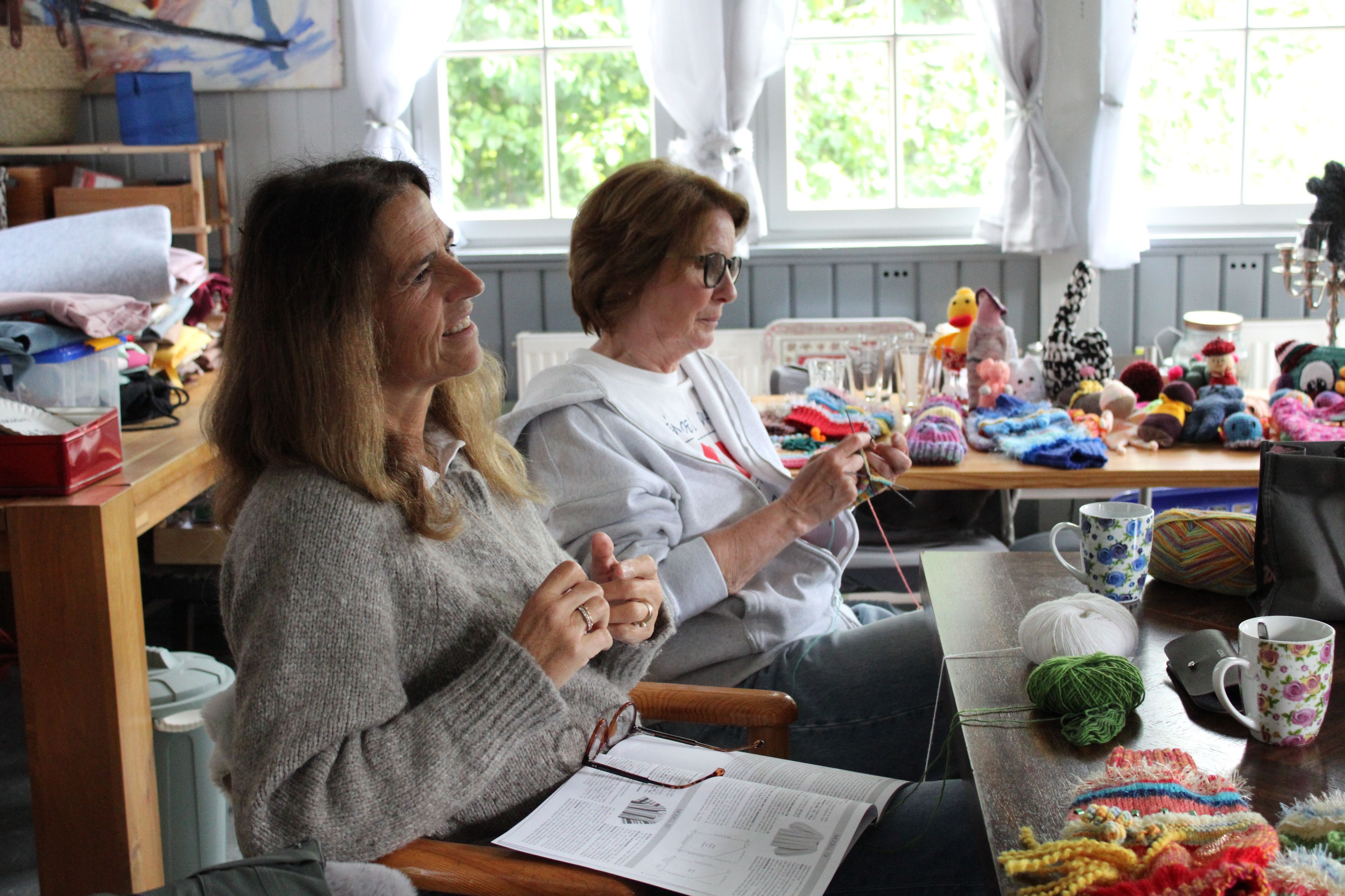 Stricktreff Neuhonrath: Ulrike Schröder und Karen Bultmann