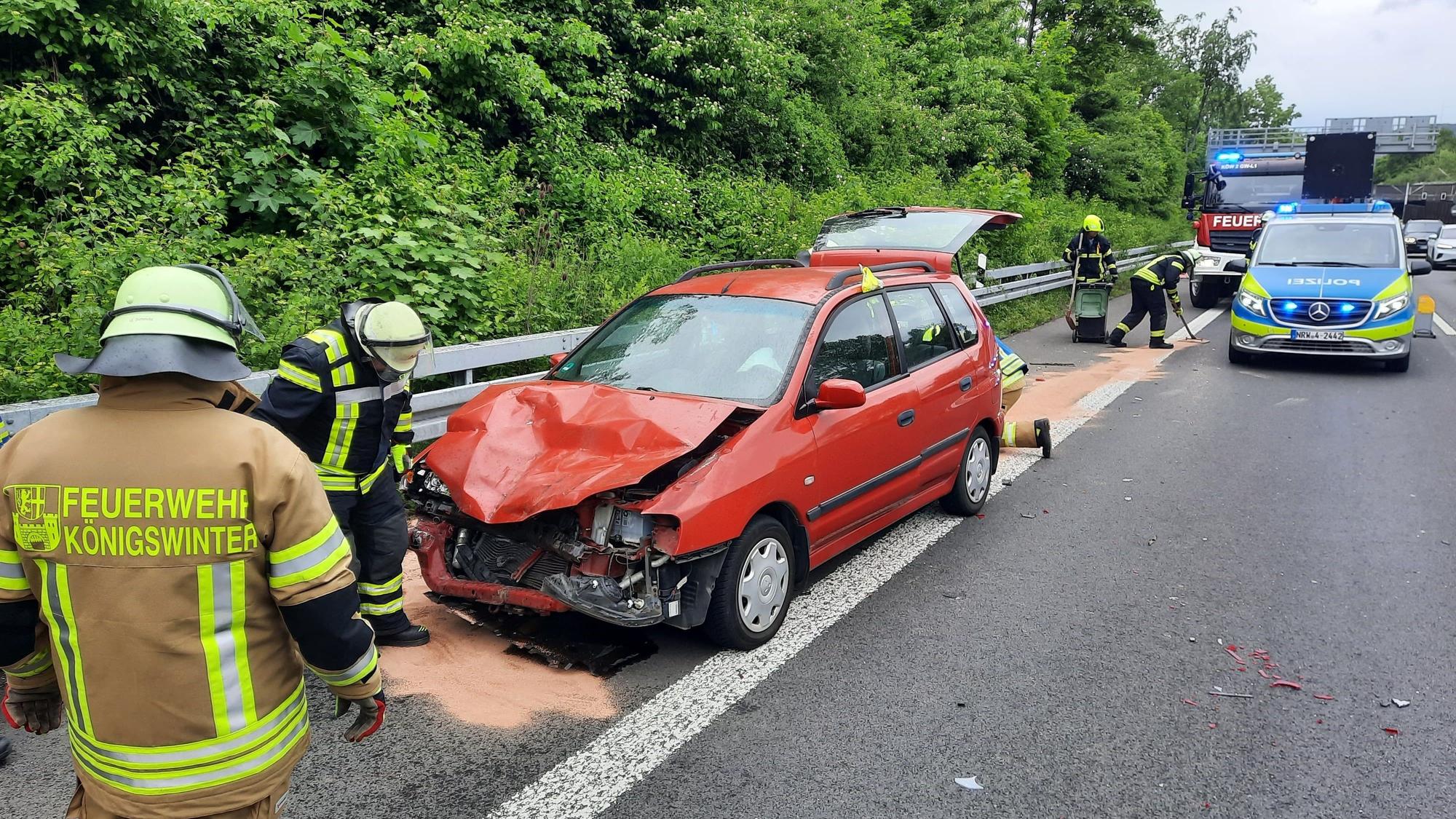 Unfallverursacher auf der B42 war ein 61-jähriger Autofahrer in einem roten Mitsubishi.