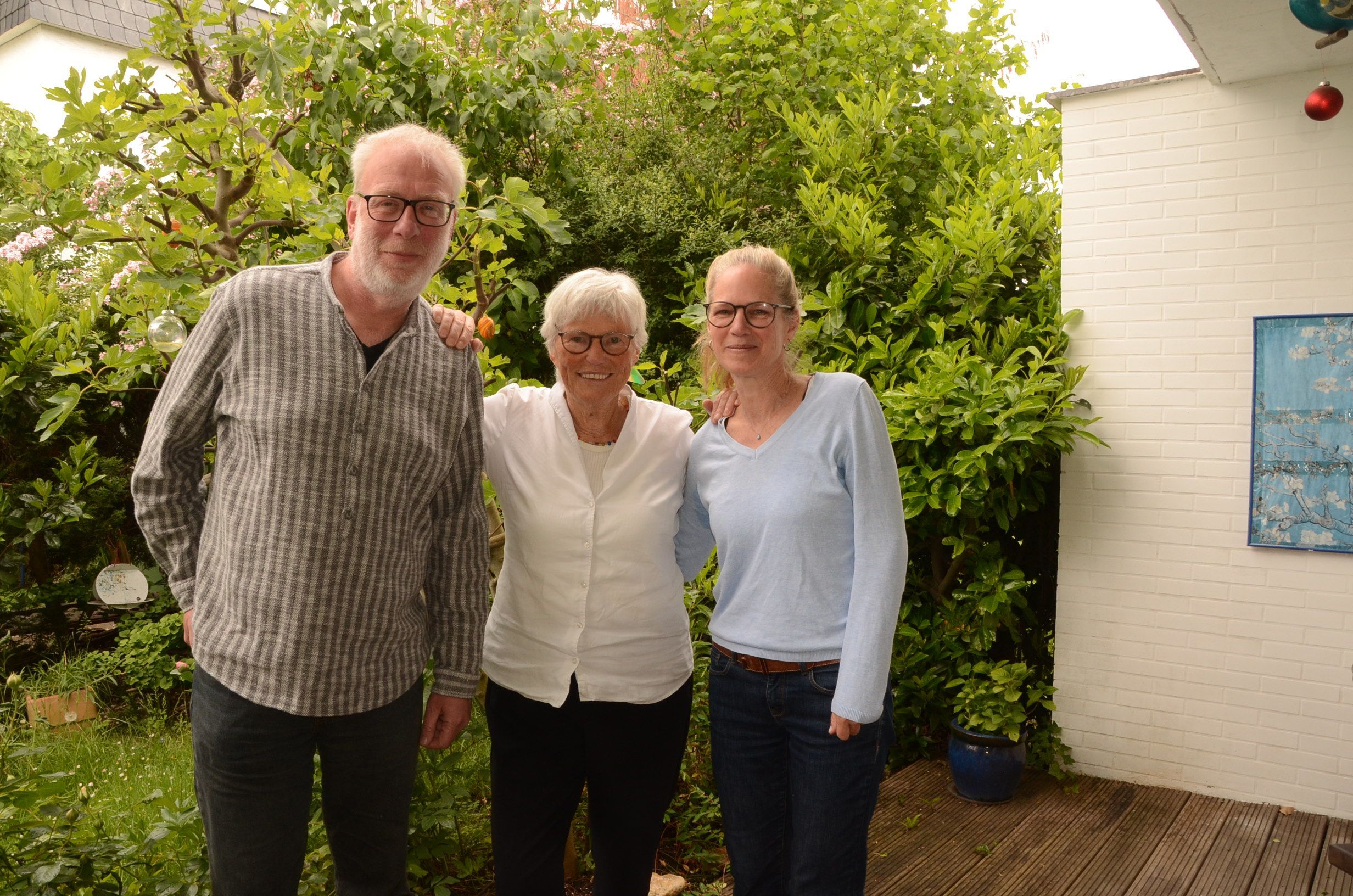 Bernd Göken, Geschäftsführer des Komitee Cap Anamur/ Deutsche Not-Ärzte, Christel Neudeck und Yvonne Neudeck.