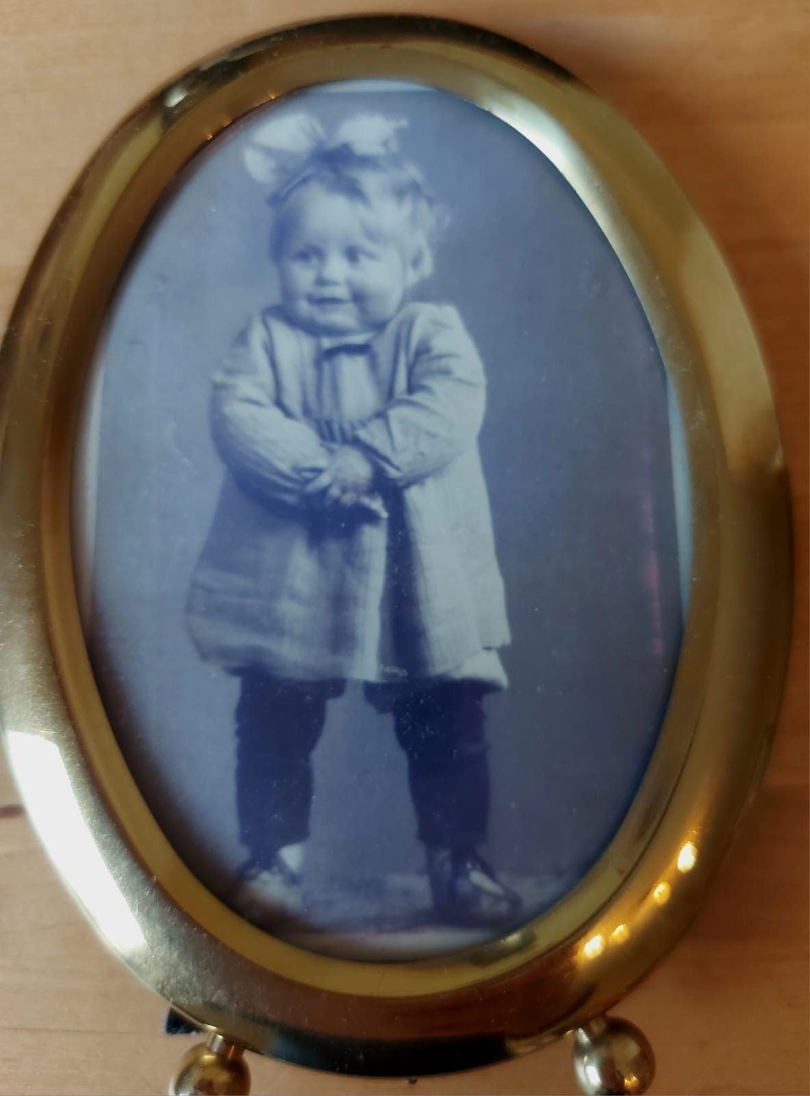 Ludwina Schmitz wurde 1940 im Allgäu geboren.
