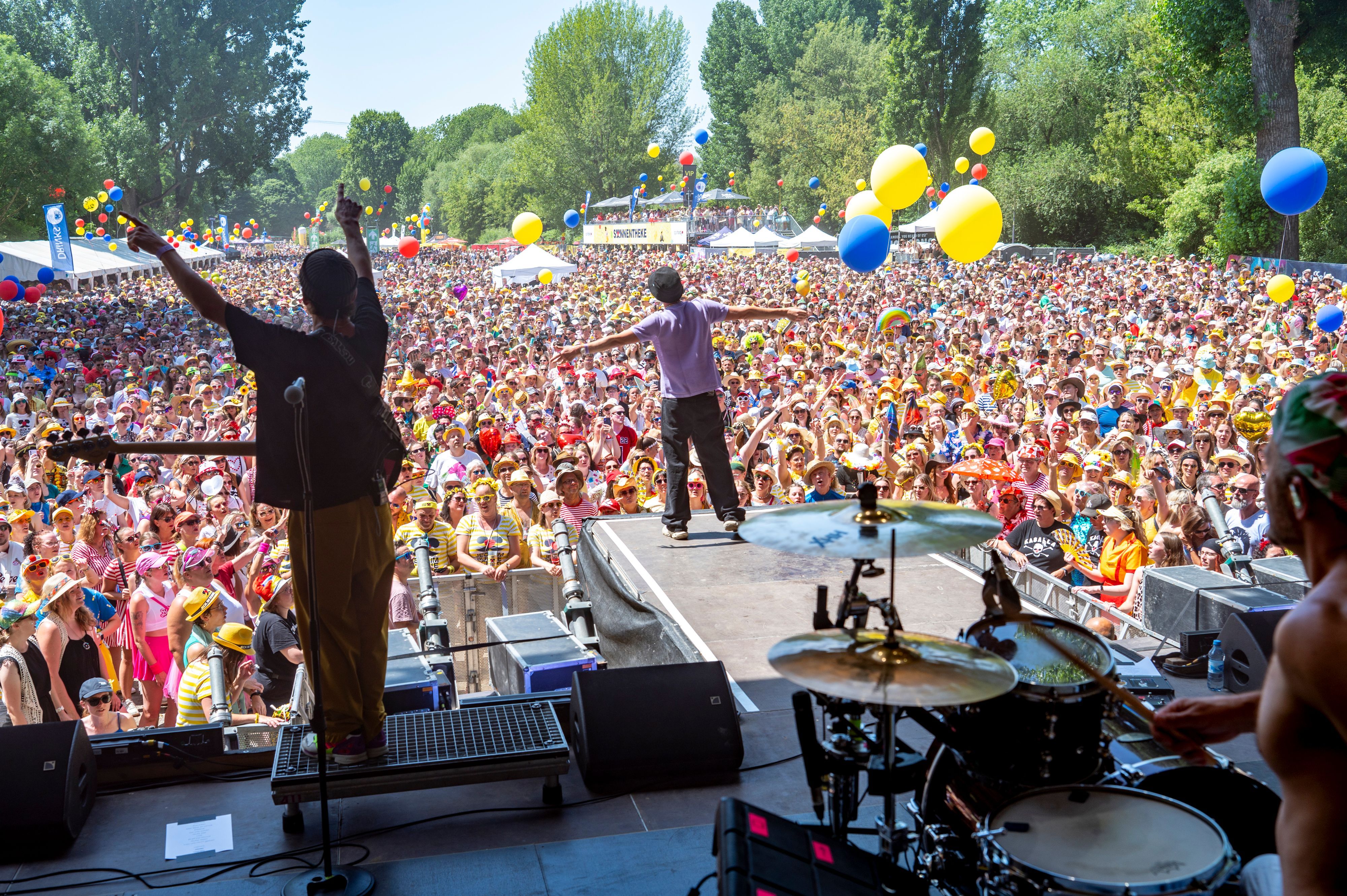 Cat Ballou rockt die Bühne von Jeck im Sunnesching – voriges Jahr noch im Jugendpark. Dieses Jahr zieht das Festival in den Tanzbrunnen.