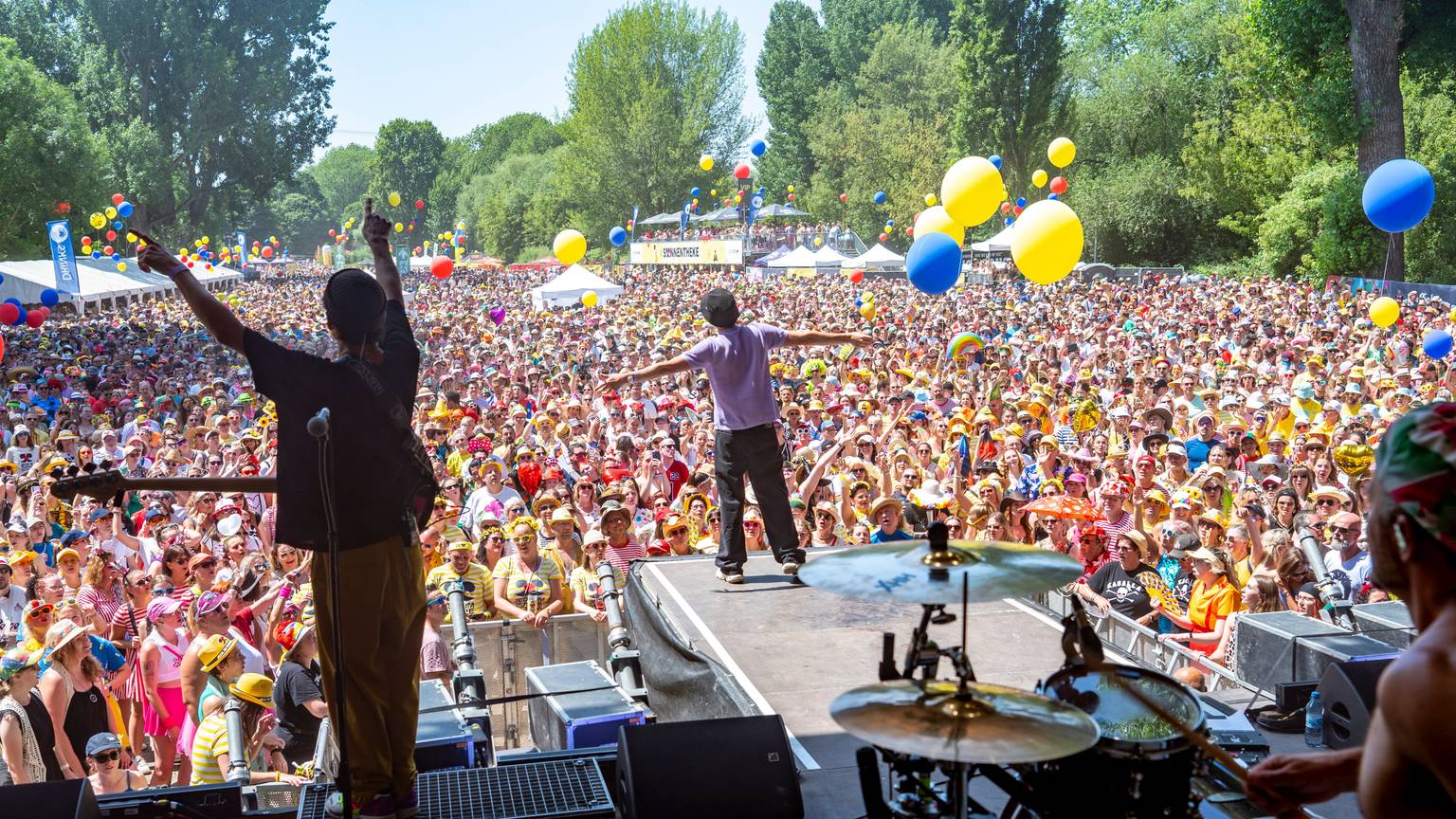 Cat Ballou rockt die Bühne von Jeck im Sunnesching – voriges Jahr noch im Jugendpark. Dieses Jahr zieht das Festival in den Tanzbrunnen.