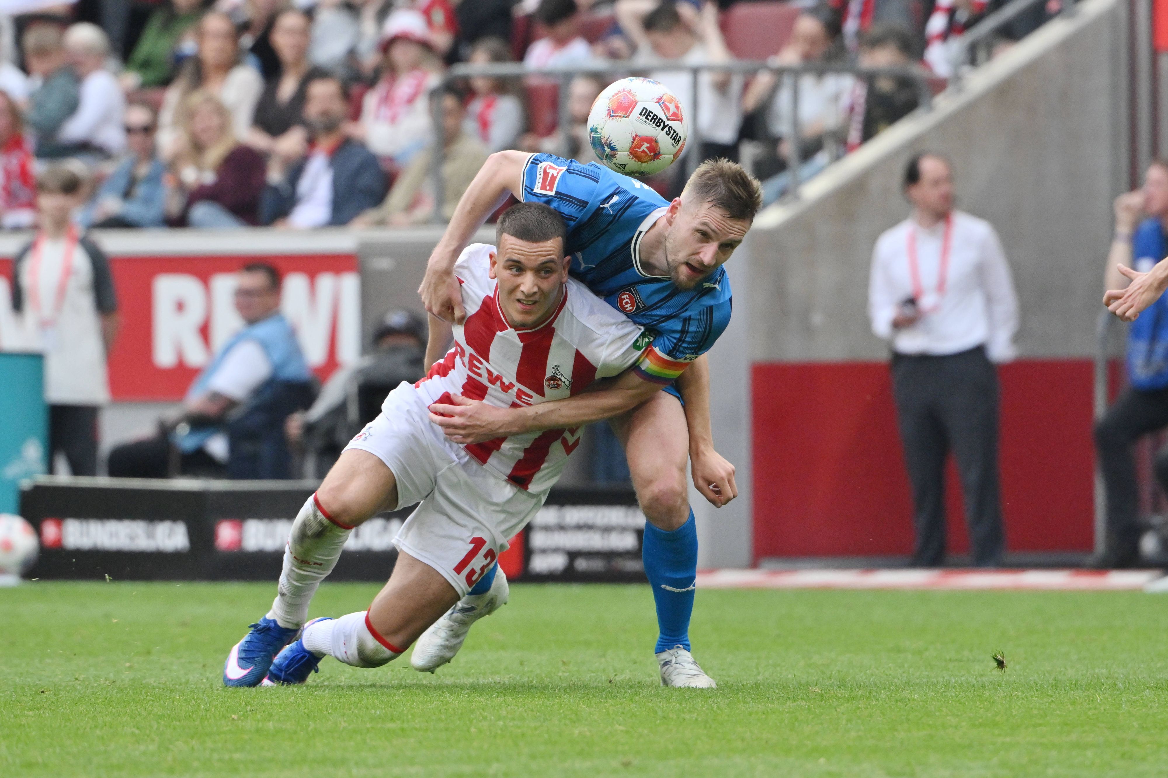 Said El Mala (l.) im Duell mit Heidenheims Patrick Mainka