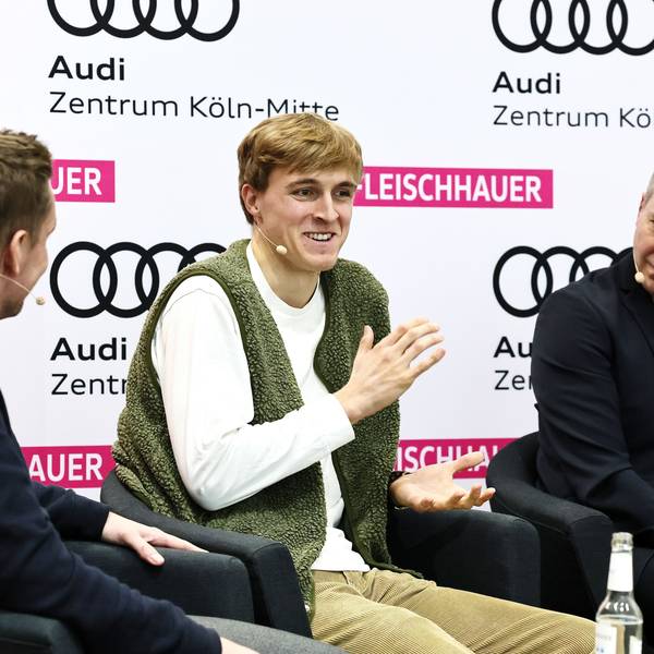 1. FC Köln, E Levve lang – der Talk zum FC“ von EXPRESS.de und Kölner Stadt-Anzeiger, von links: Jürgen Kemper, Timo Hübers, Christian Löer, 18.12.2025, Bild: Herbert Bucco