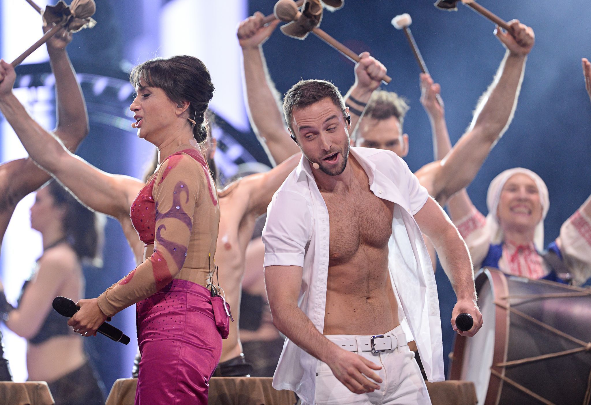 Måns Zelmerlöw und Petra Mede beim ESC 2016