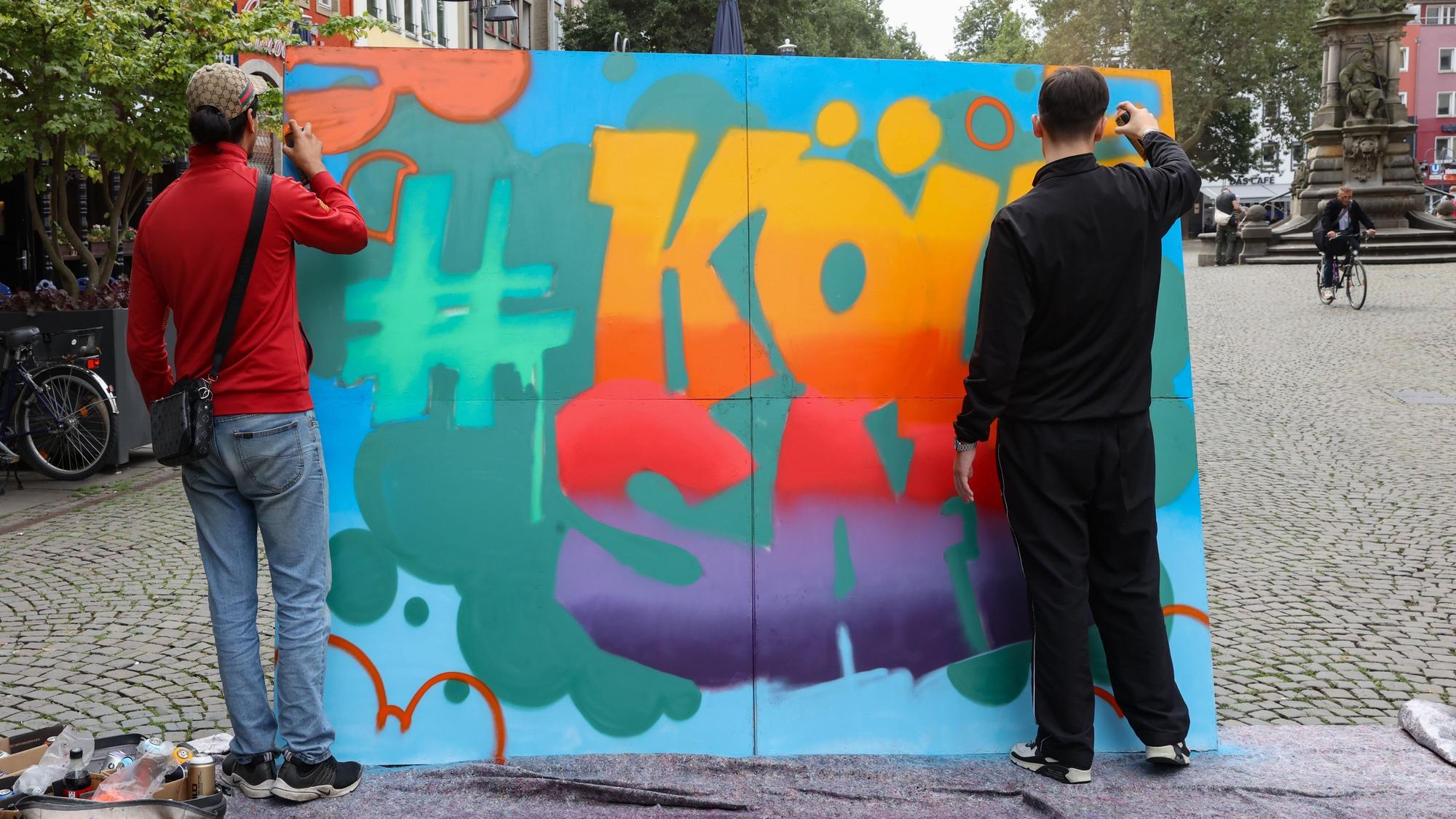 Ehrentags zum Geburtstag des Grundgesetzes generationsübergreifende Kreativaktion in Köln-Chorweiler. Kölner Graffiti-Künstler Puya Bagheri.