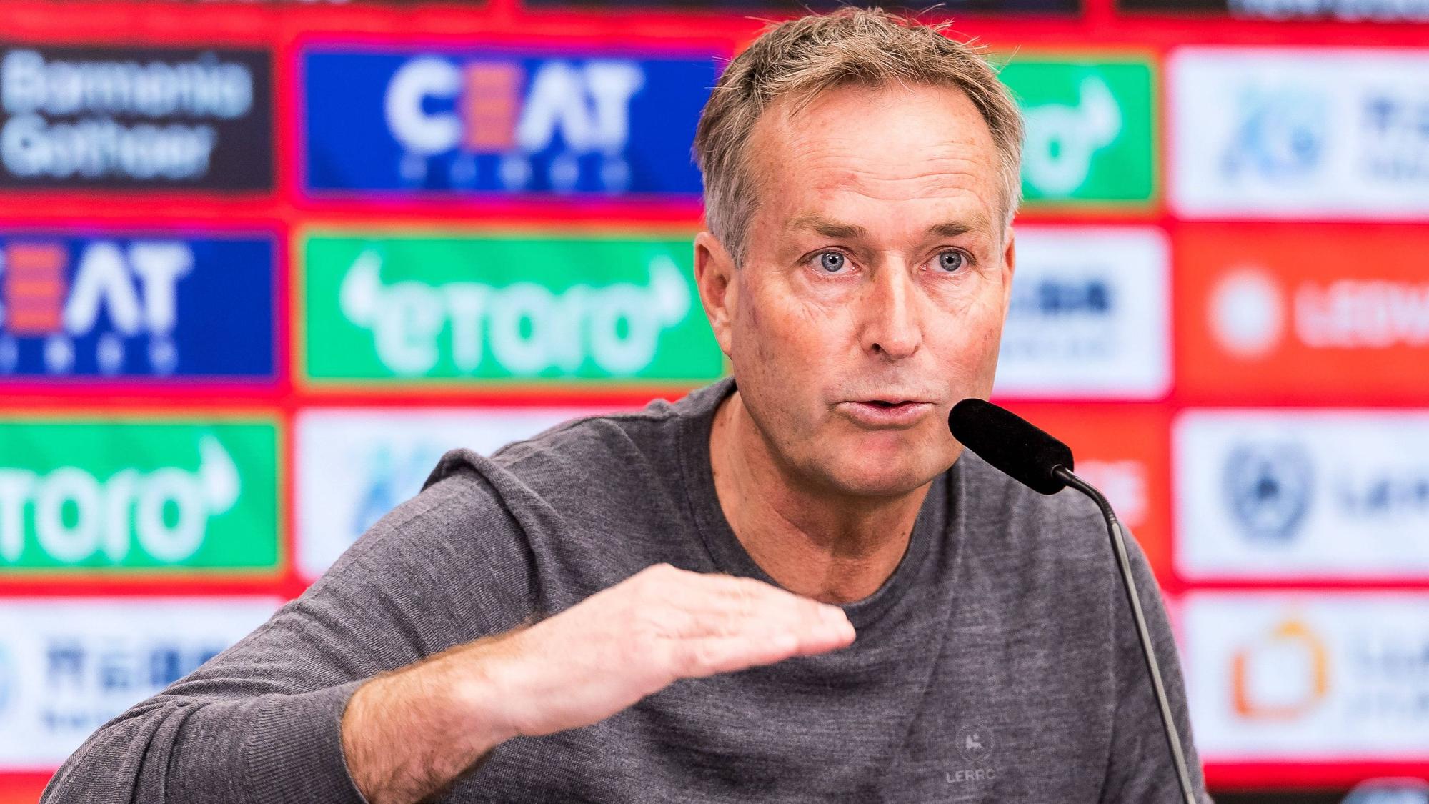 Leverkusens Trainer Kasper Hjulmand bei der Pressekonferenz am Freitag in der BayArena.