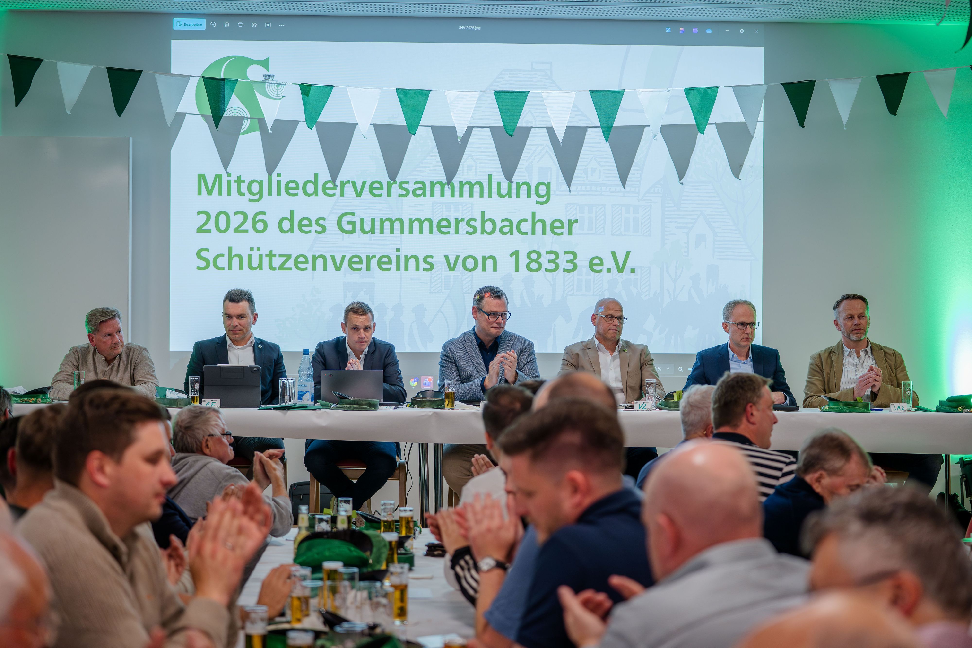 Zu sehen ist der Vorstand des Schützenvereins.