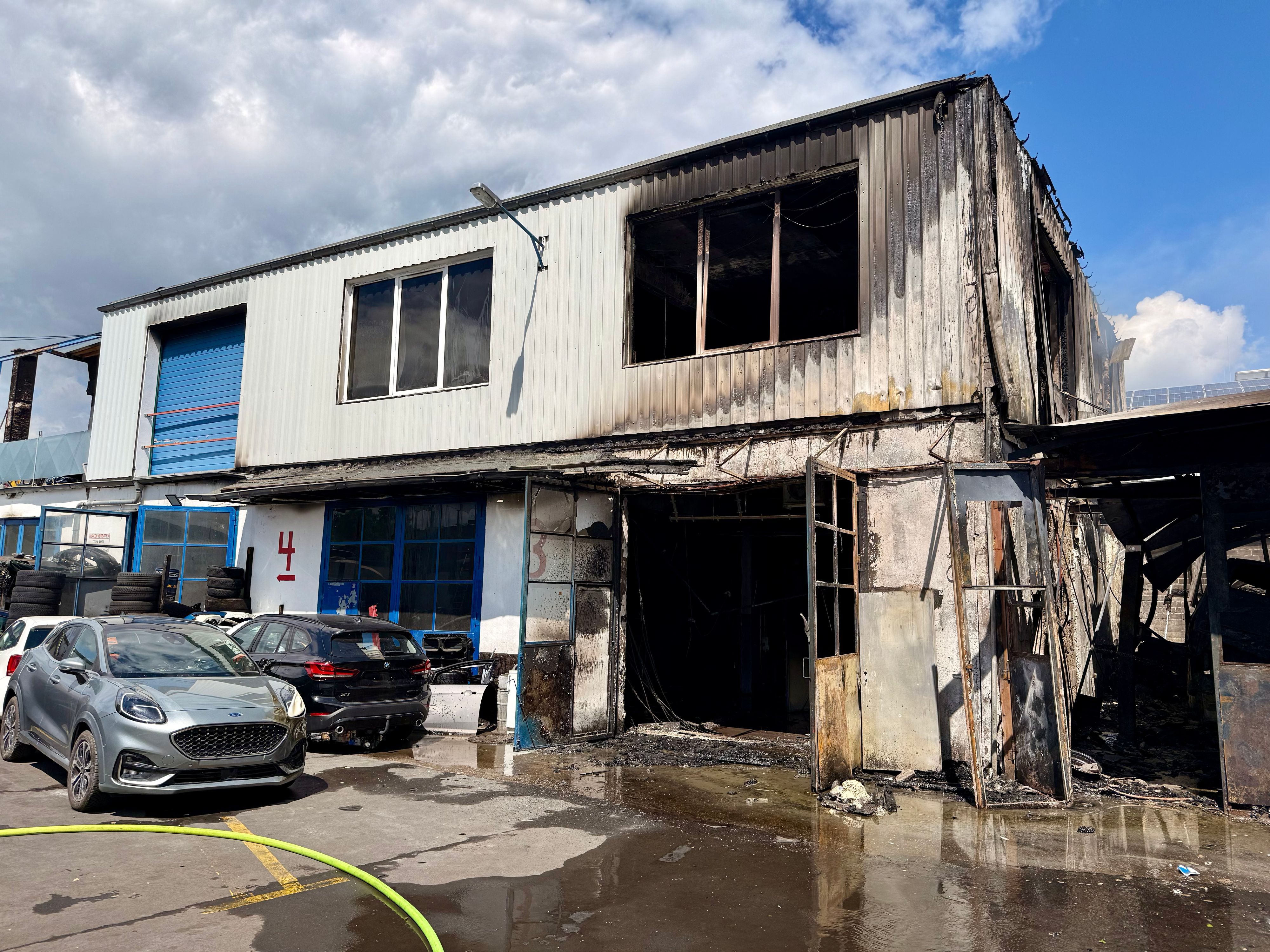 Ausgebrannte Werkstatt in Köln-Bickendorf