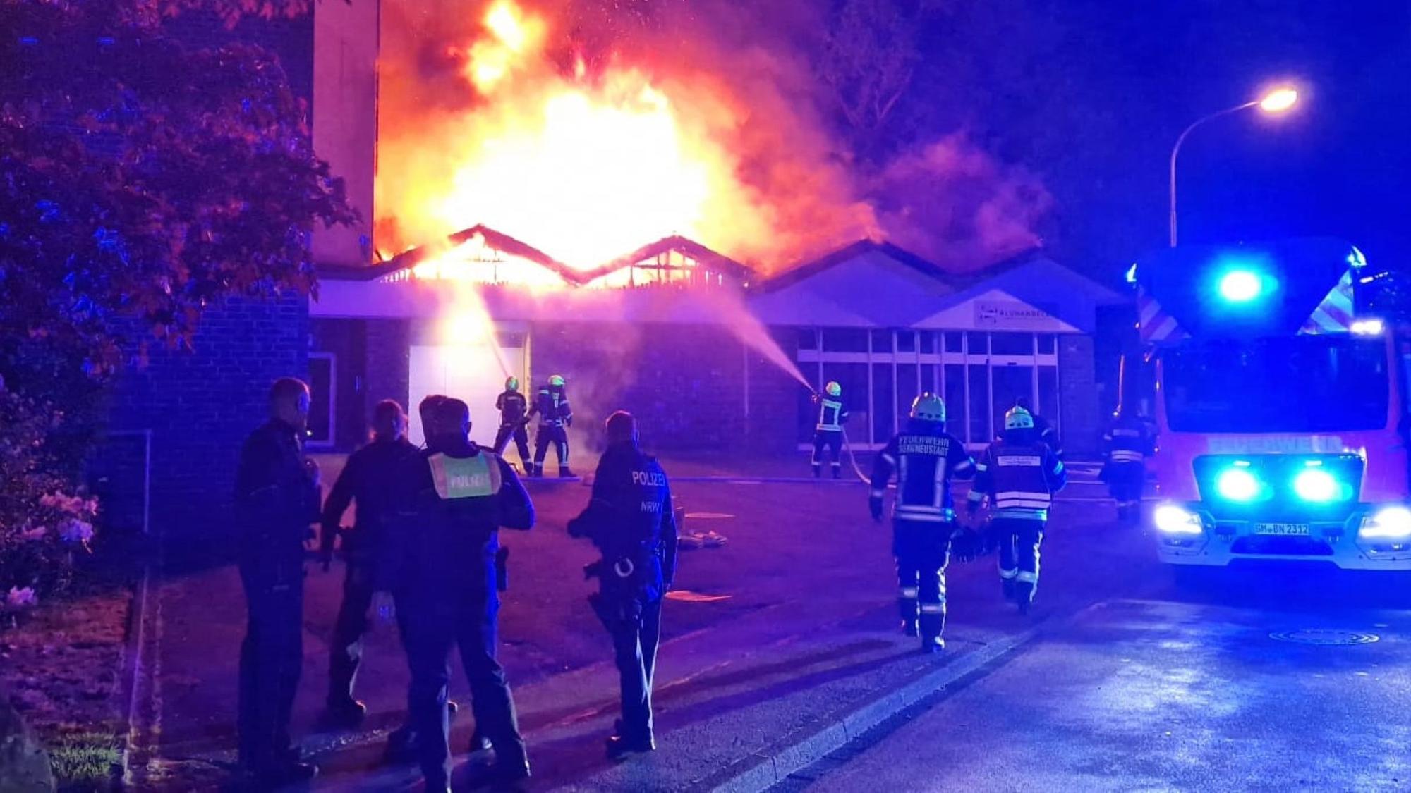 Foto vom Feuer im Dachstuhl einer Metallhandlung in Bergneustadt.
