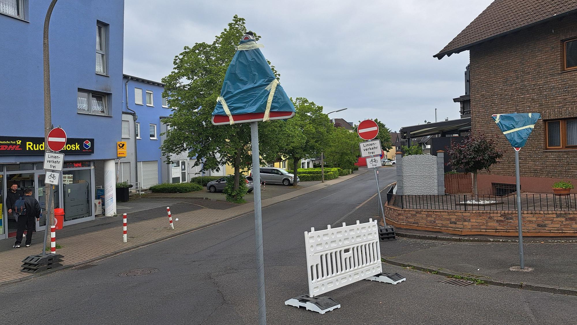 Beim Verkehrsversuch in Niederkassel-Ranzel wurden mehrere Straßen zu Einbahnstraßen gemacht. Das stößt auf Kritik.