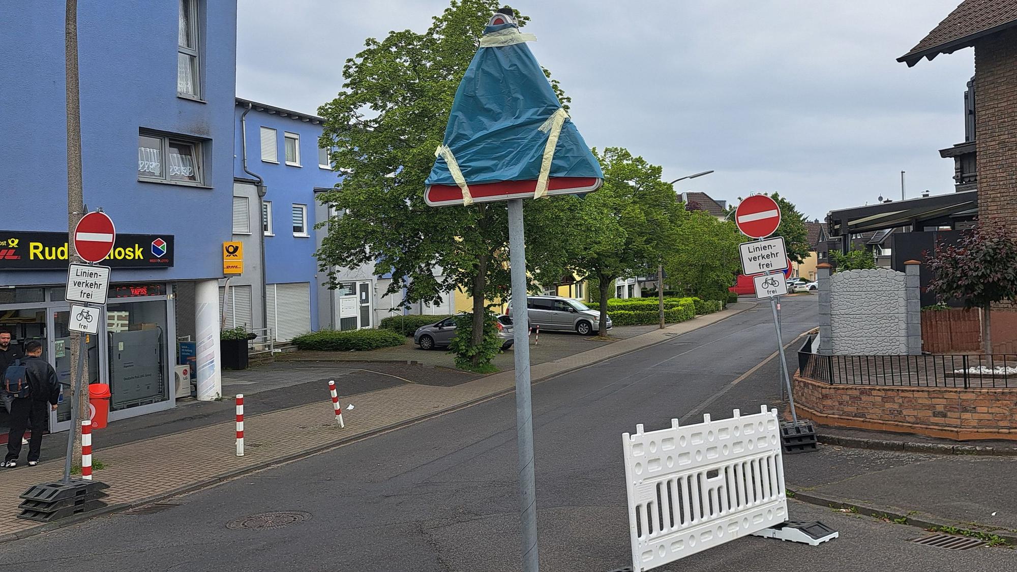 Mit zahlreichen neuen Einbahnstraßenregelungen war der Verkehrsversuch in Niederkassel-Ranzel Ende April gestartet worden. Daran gab es viel Kritik.
