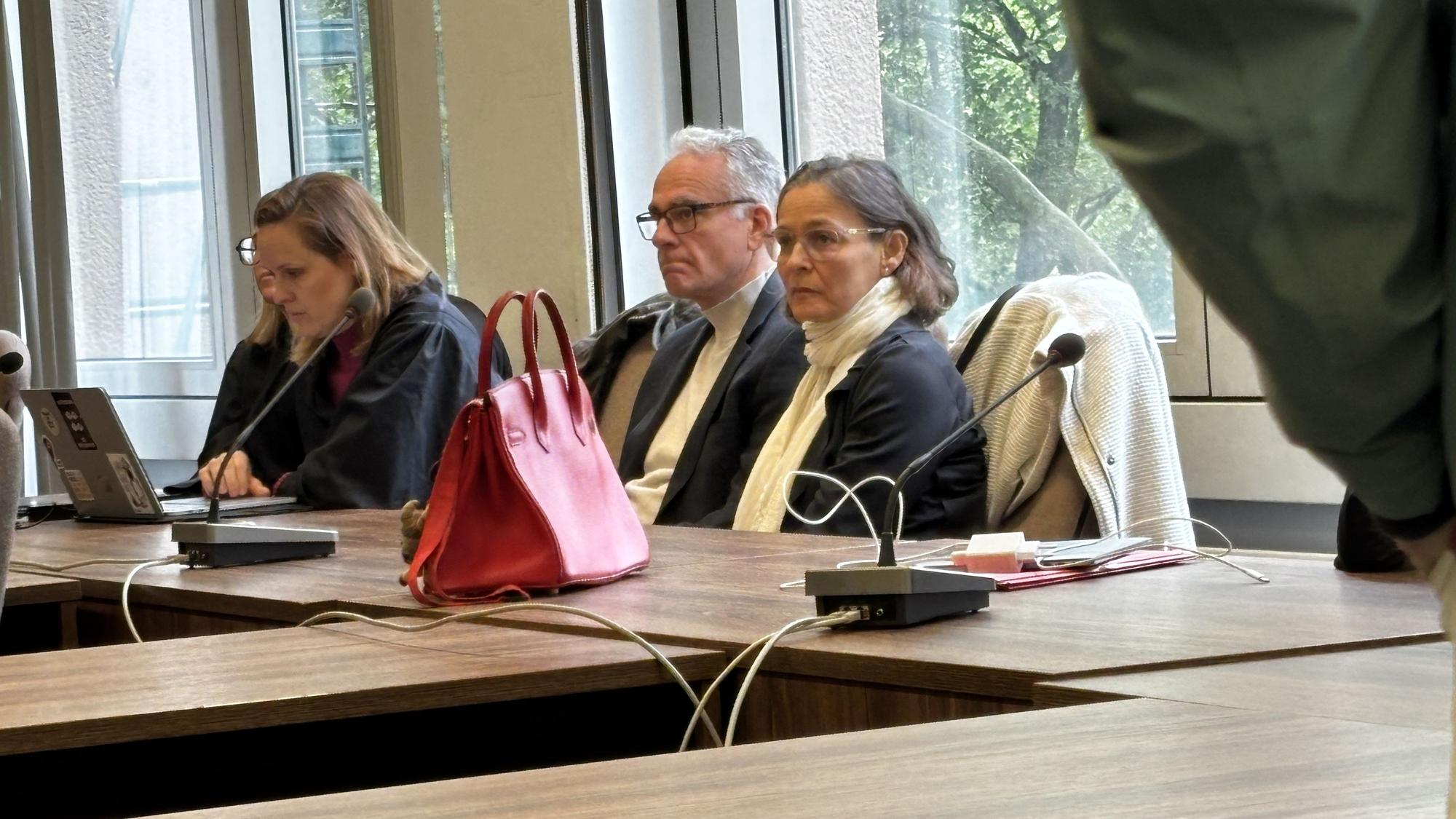 Marcus Jochim und seine Frau Lilian, die Eltern des getöteten Schulbegleiters Luis Paulo, verfolgen den Prozess als Nebenkläger.