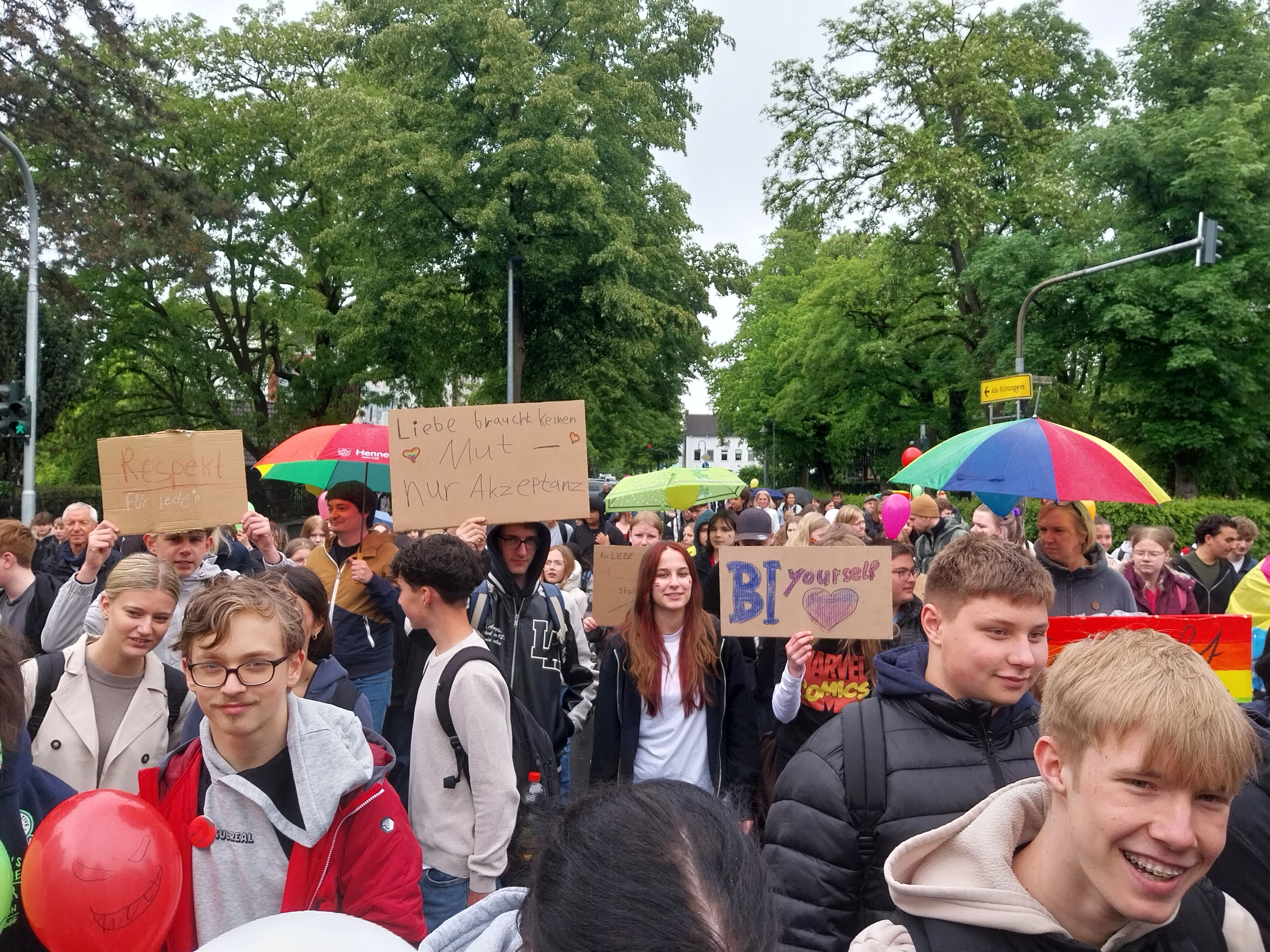 Schülerinnen und Schüler in einem Demonstrationszug.
