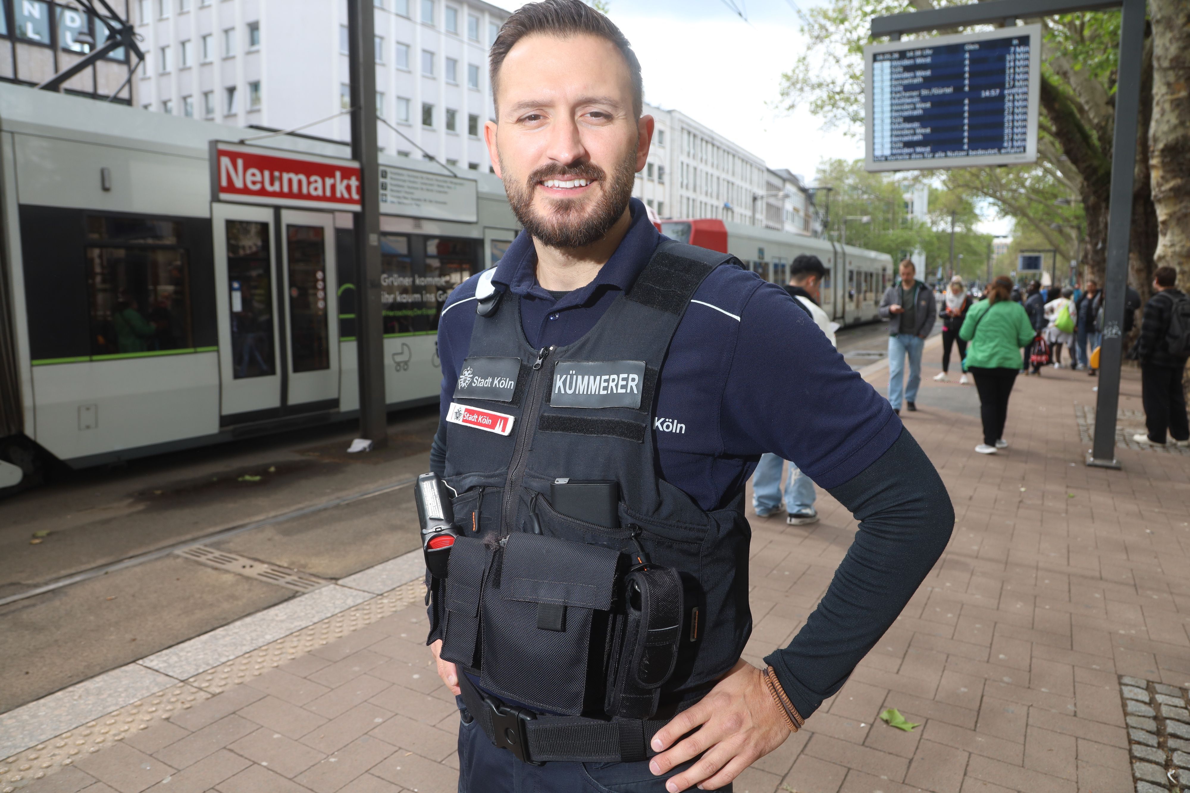 Kümmerer Nuri Ceylan arbeitet seit vier Jahren auf dem Neumarkt.