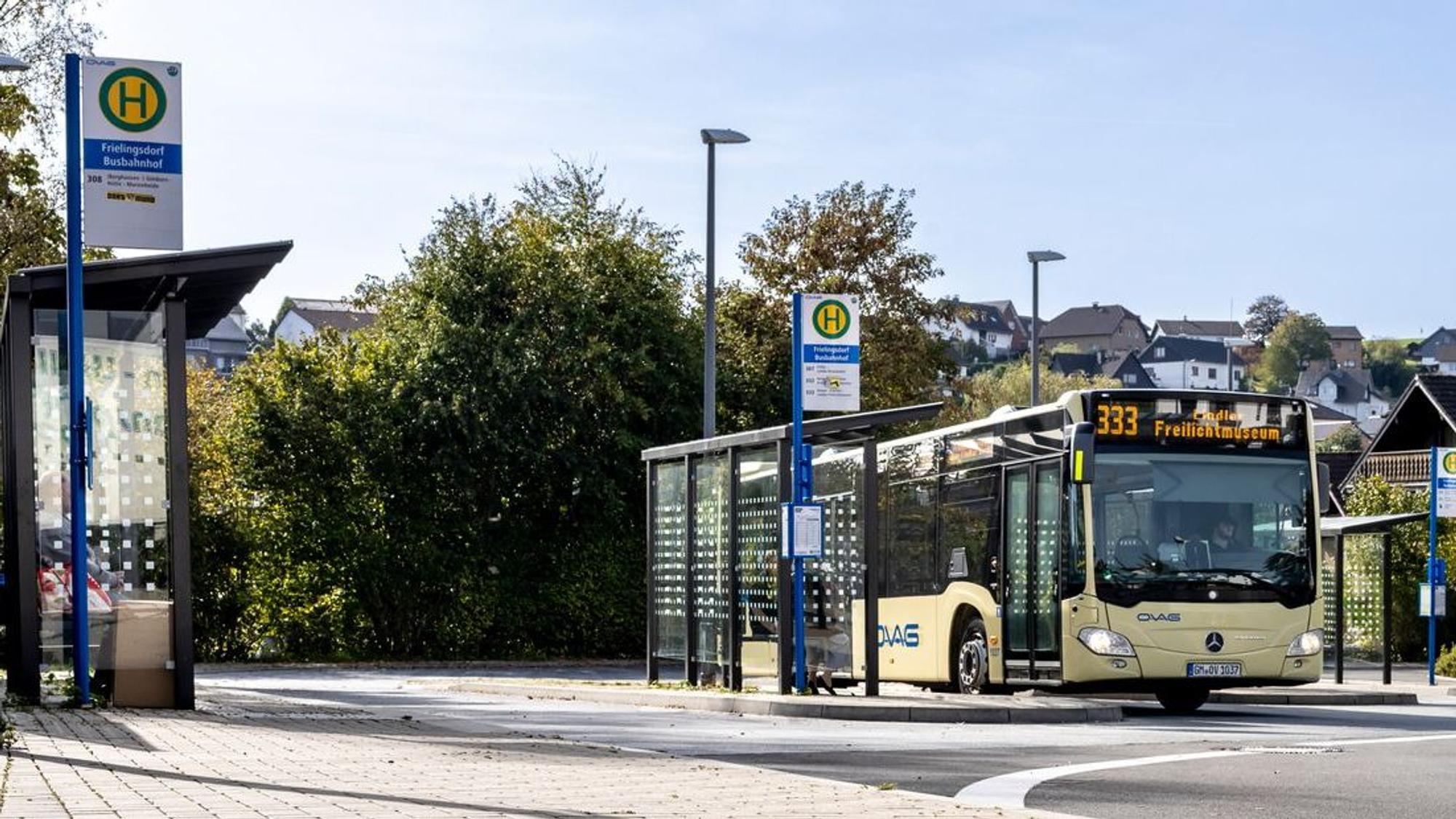 Die neue Tarifstruktur im öffentlichen Nahverkehr sieht grundsätzlich nur noch drei Preisstufen vor. Am günstigsten wird es für Fahrgäste im Oberbergischen Kreis wohl über die App eezy.nrw.