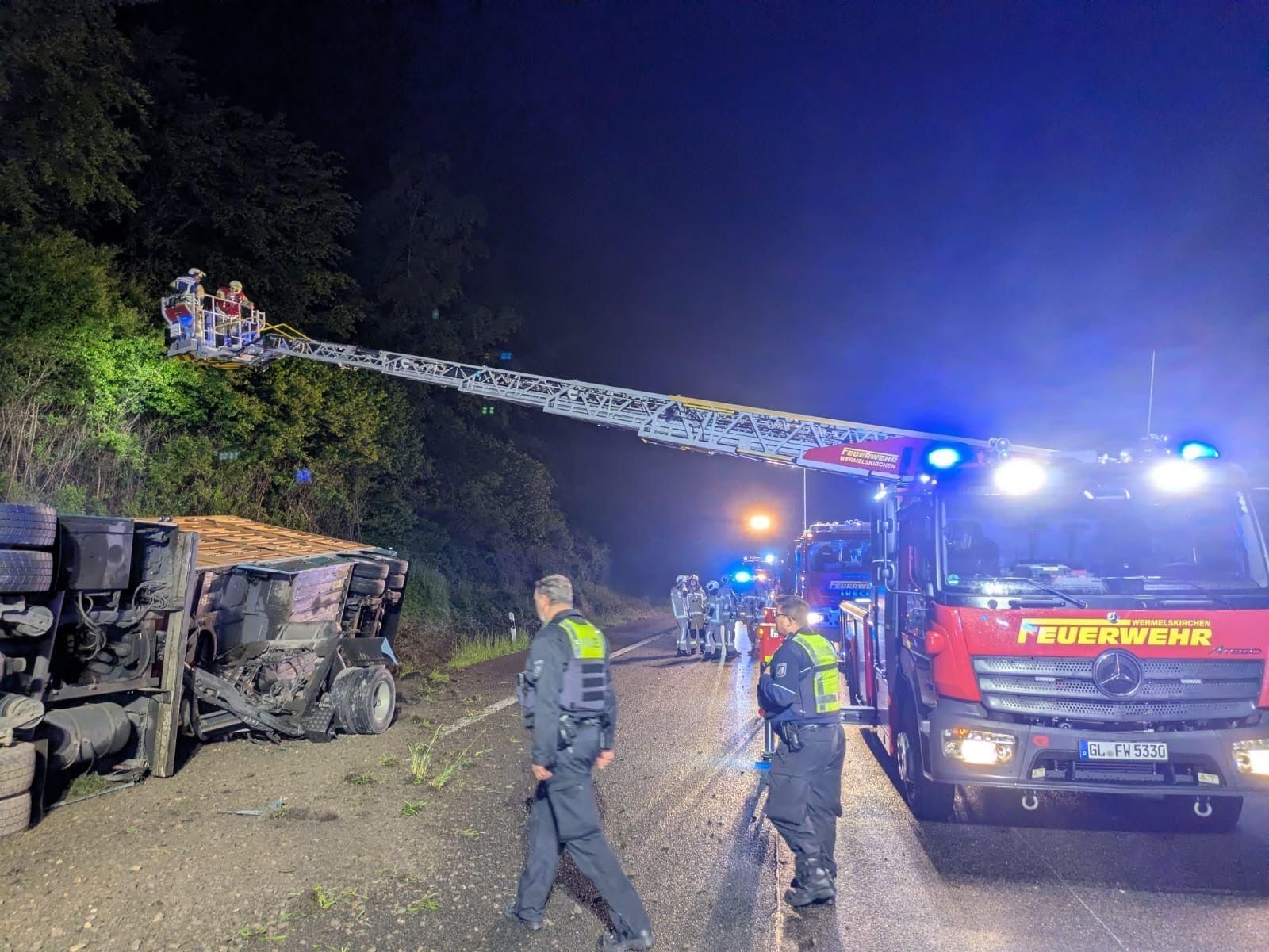 Unfallstelle auf der A1 bei Wermelskirchen.