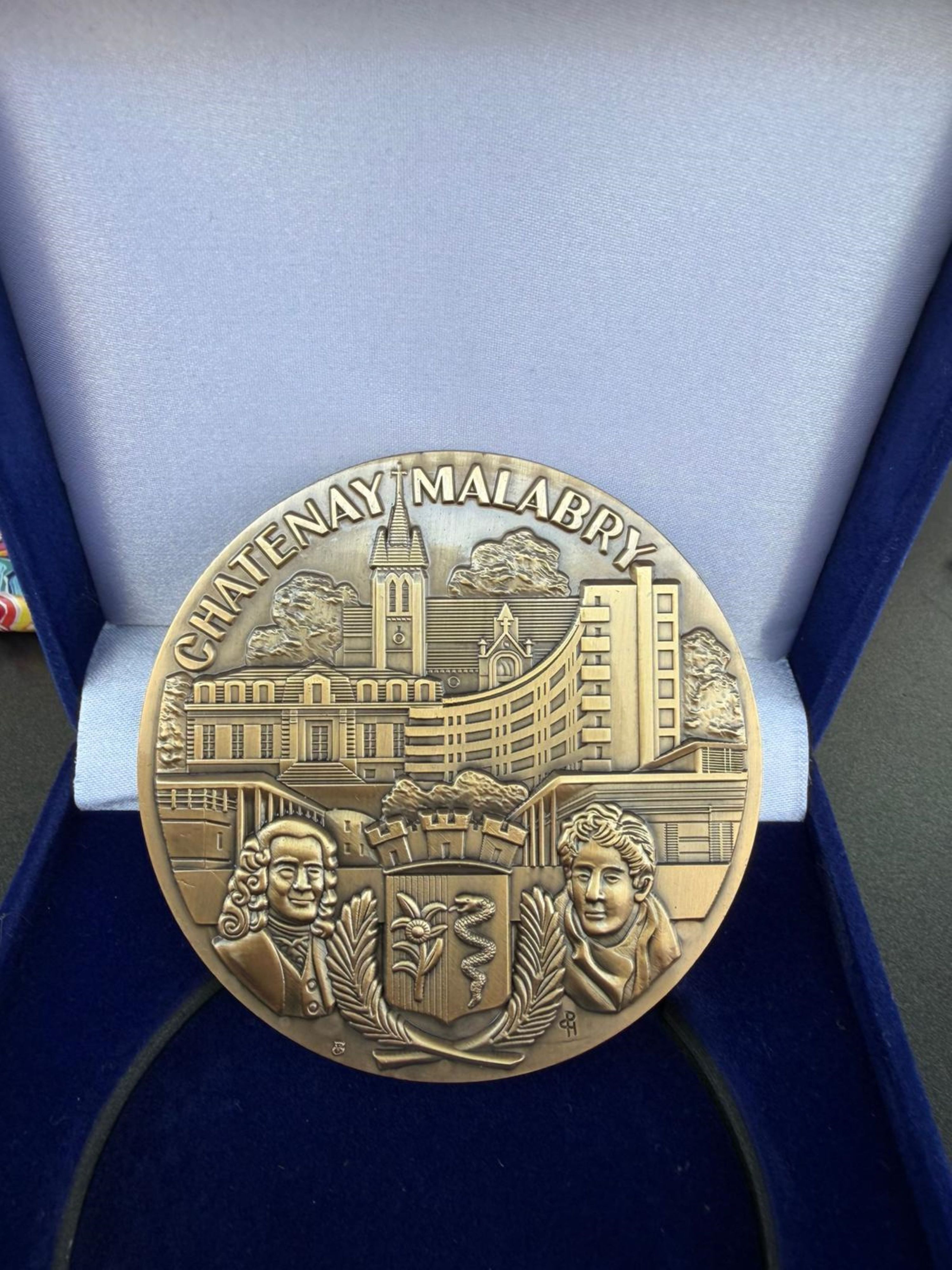 Die Ehrenmedaille der französischen Stadt Châtenay-Malabry.