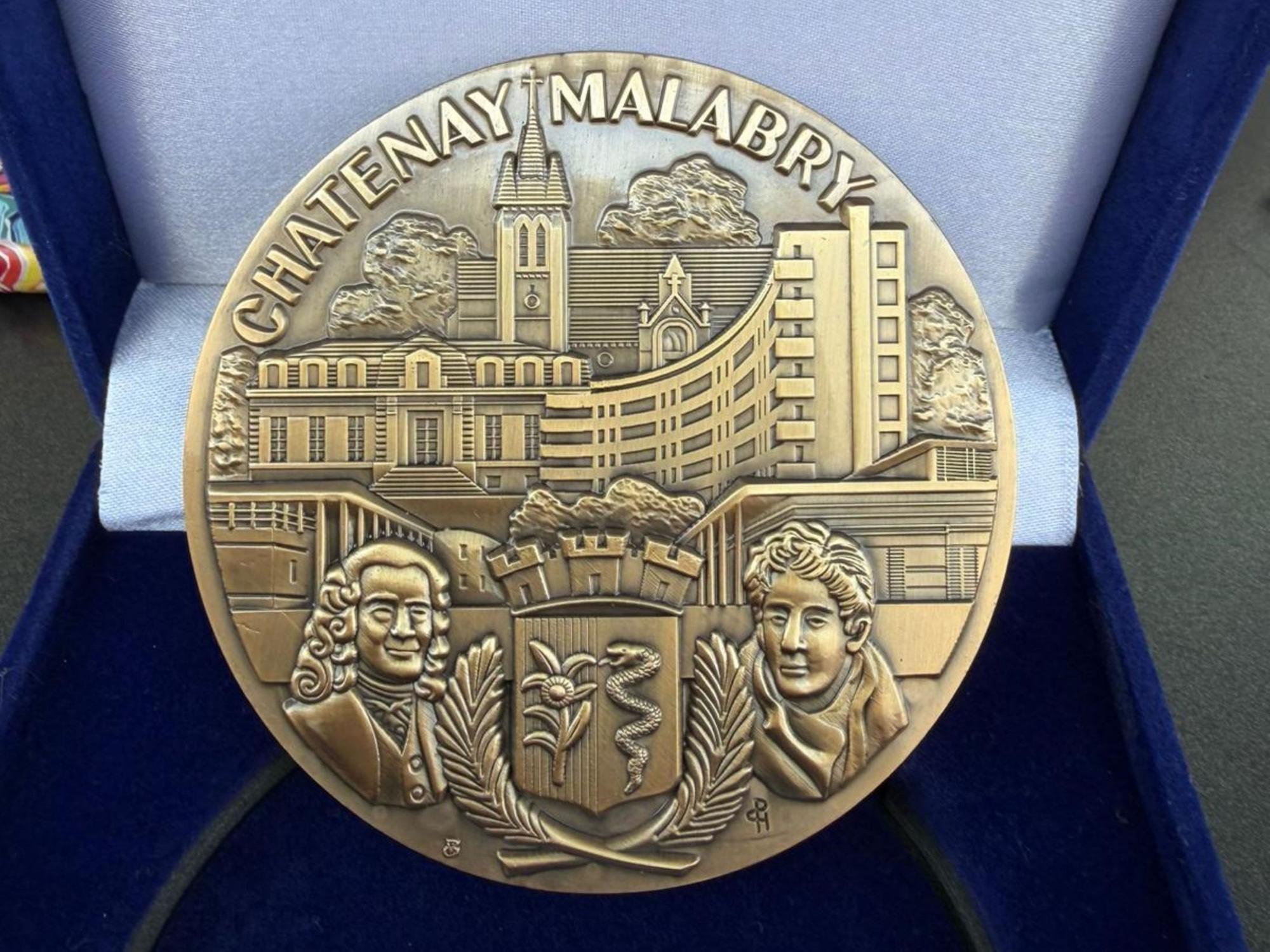 Die Ehrenmedaille der französischen Stadt Châtenay-Malabry.