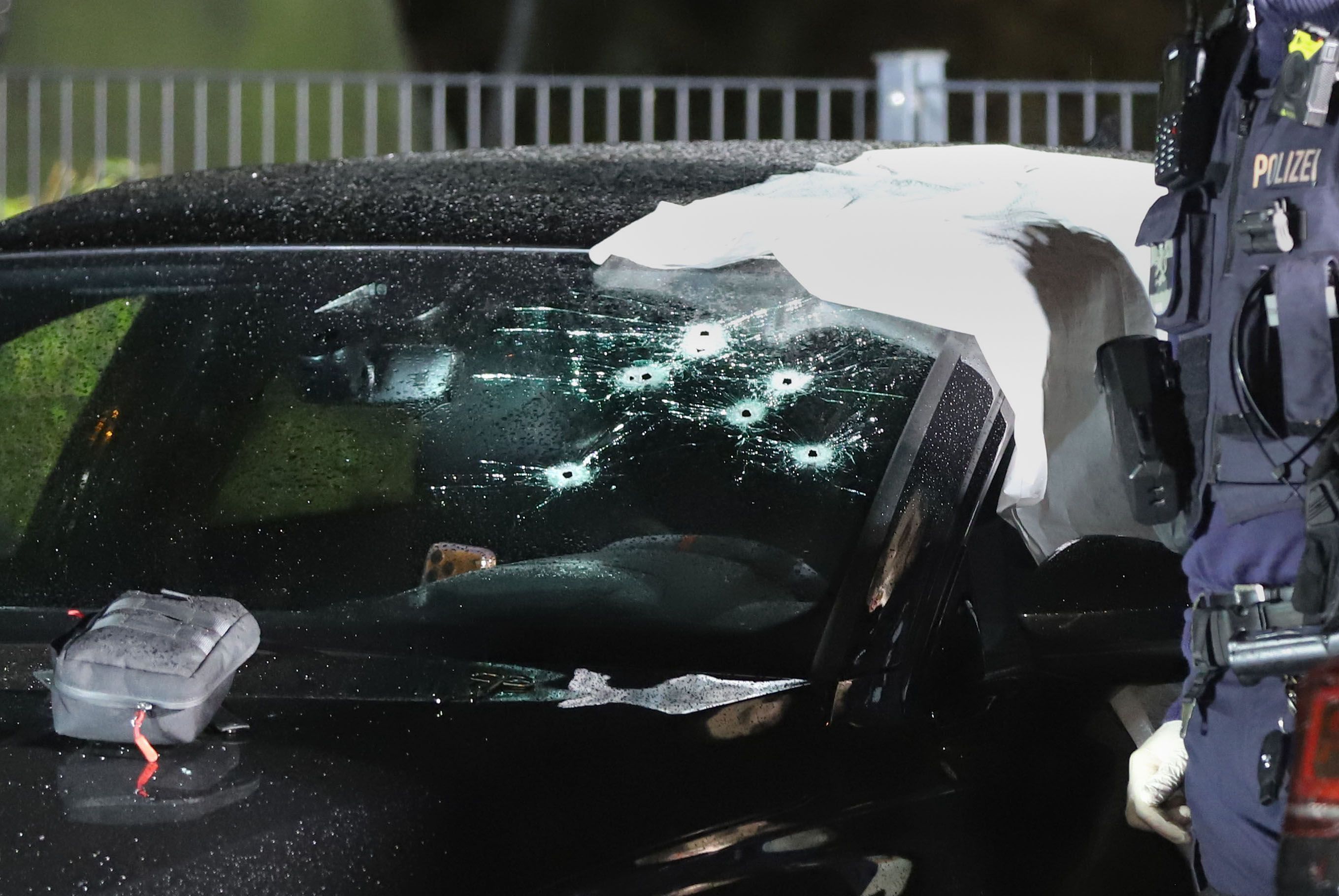Dezember 2025: In diesem Auto wurde ein 36-Jähriger in Dellbrück zum Opfer eines Attentats.