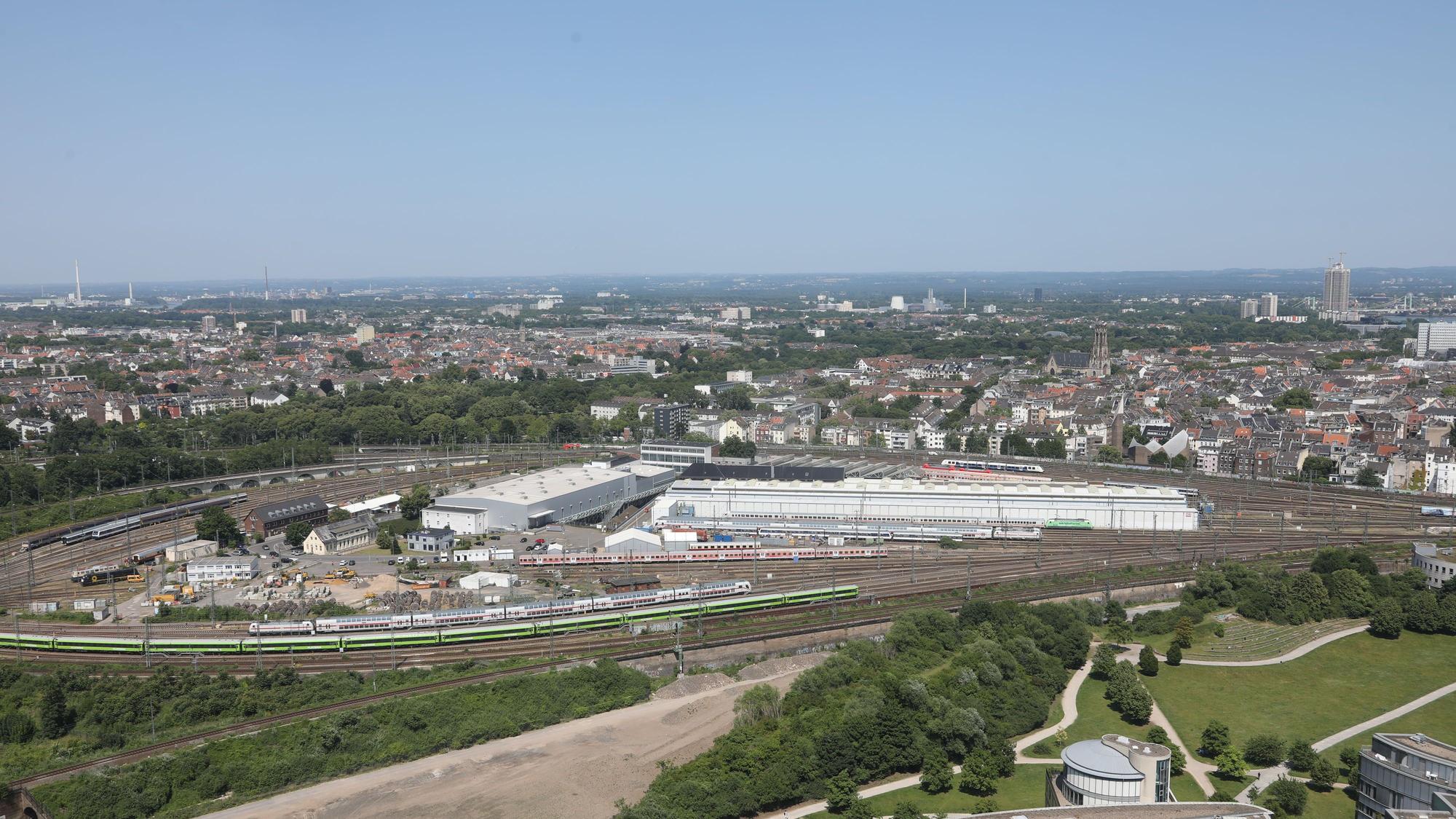 Luftaufnahme von der ICE-Werkstatt Köln-Nippes der Deutschen Bahn (Archivbild).